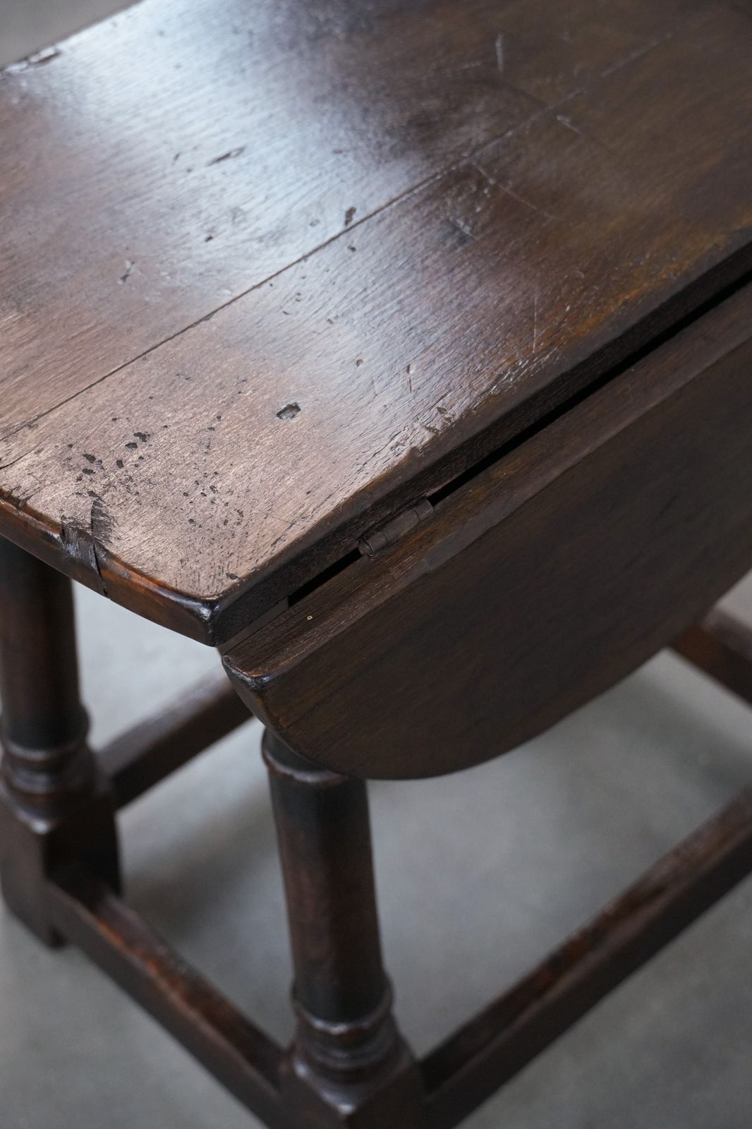 Meubels Antiek Engels Klassiek Bijzettafeltje / Krukje Met Neergeklapte Bladen, Eiken, 18e Eeuw photo