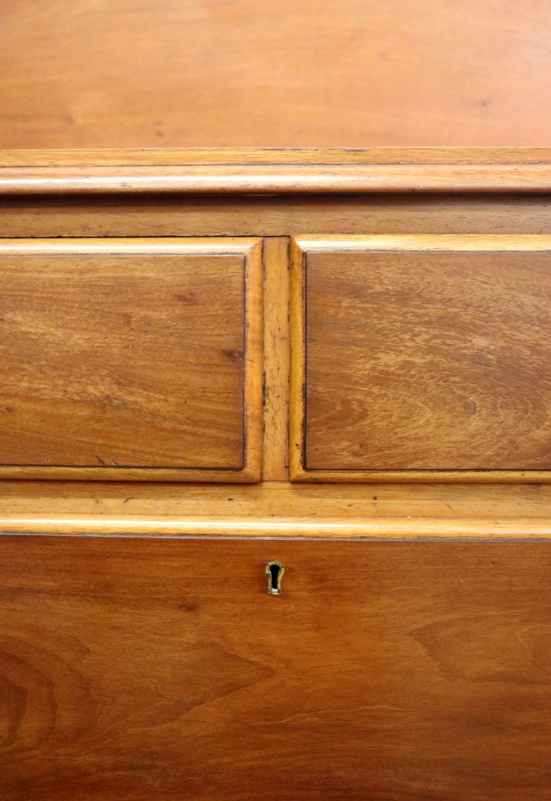 Furniture A Lovely Mid 19th Century Mahogany Galleried Back Chest Of Drawers. photo