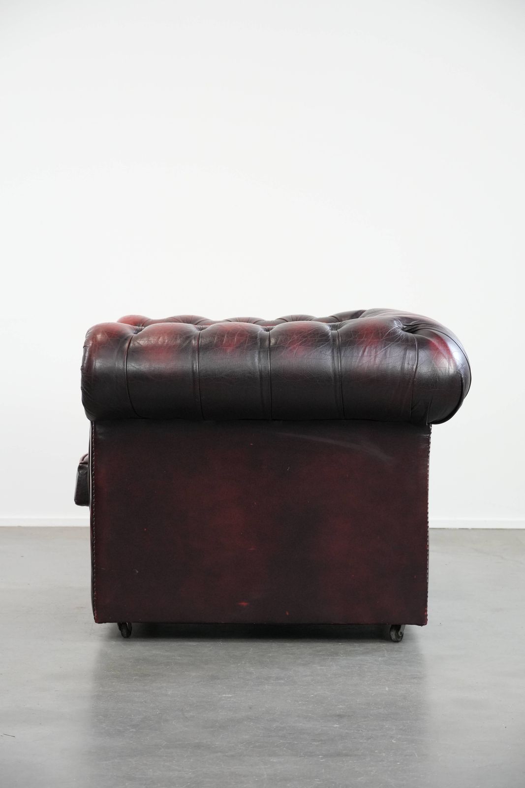 Timeless And Classic English Chesterfield Leather Armchair On Wheels, Finished With Decorative Nails photo 890.0