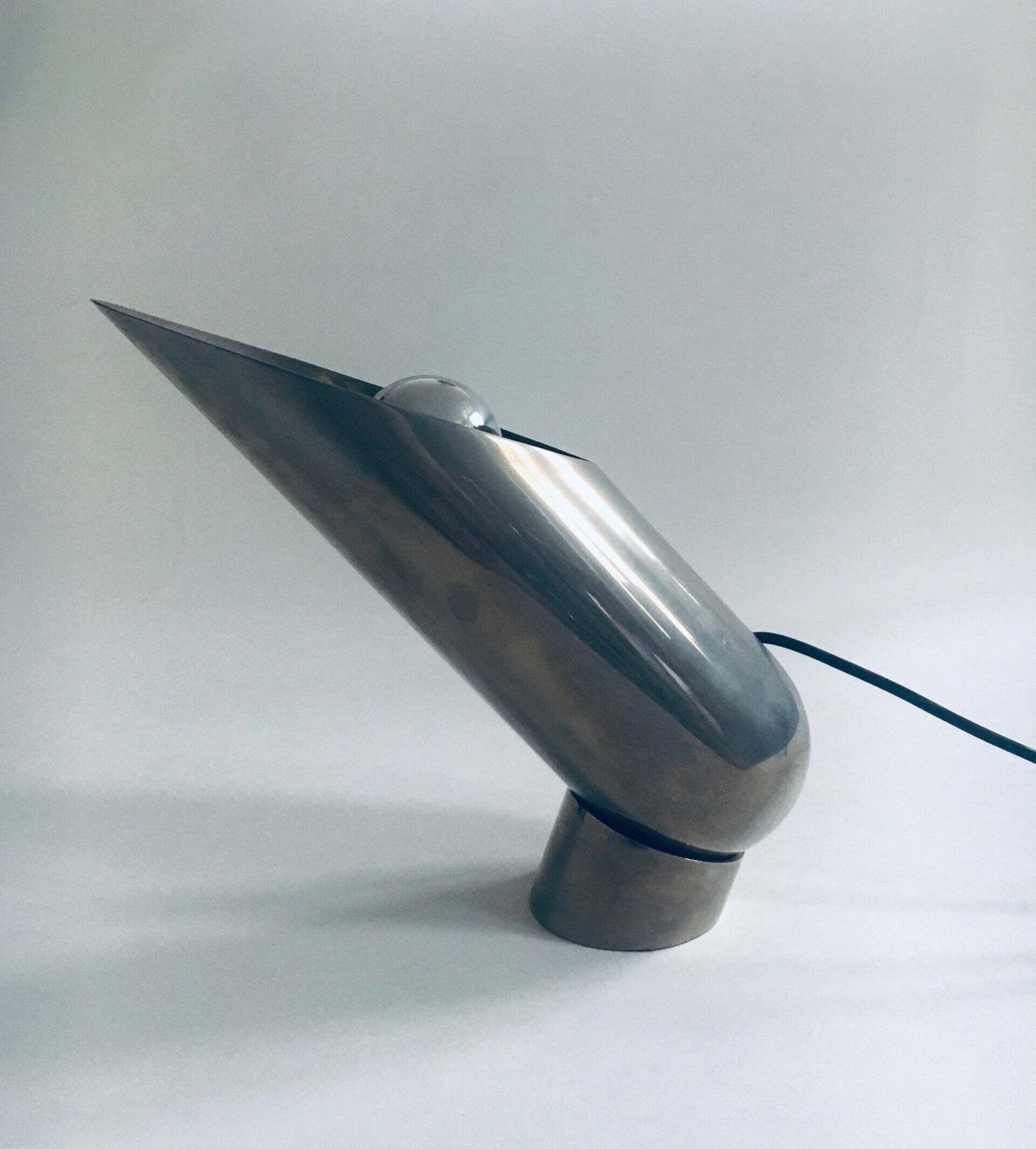 Midcentury Modern Design Adjustable Counter Balance Table Lamp, Italy 1960's photo for sale
