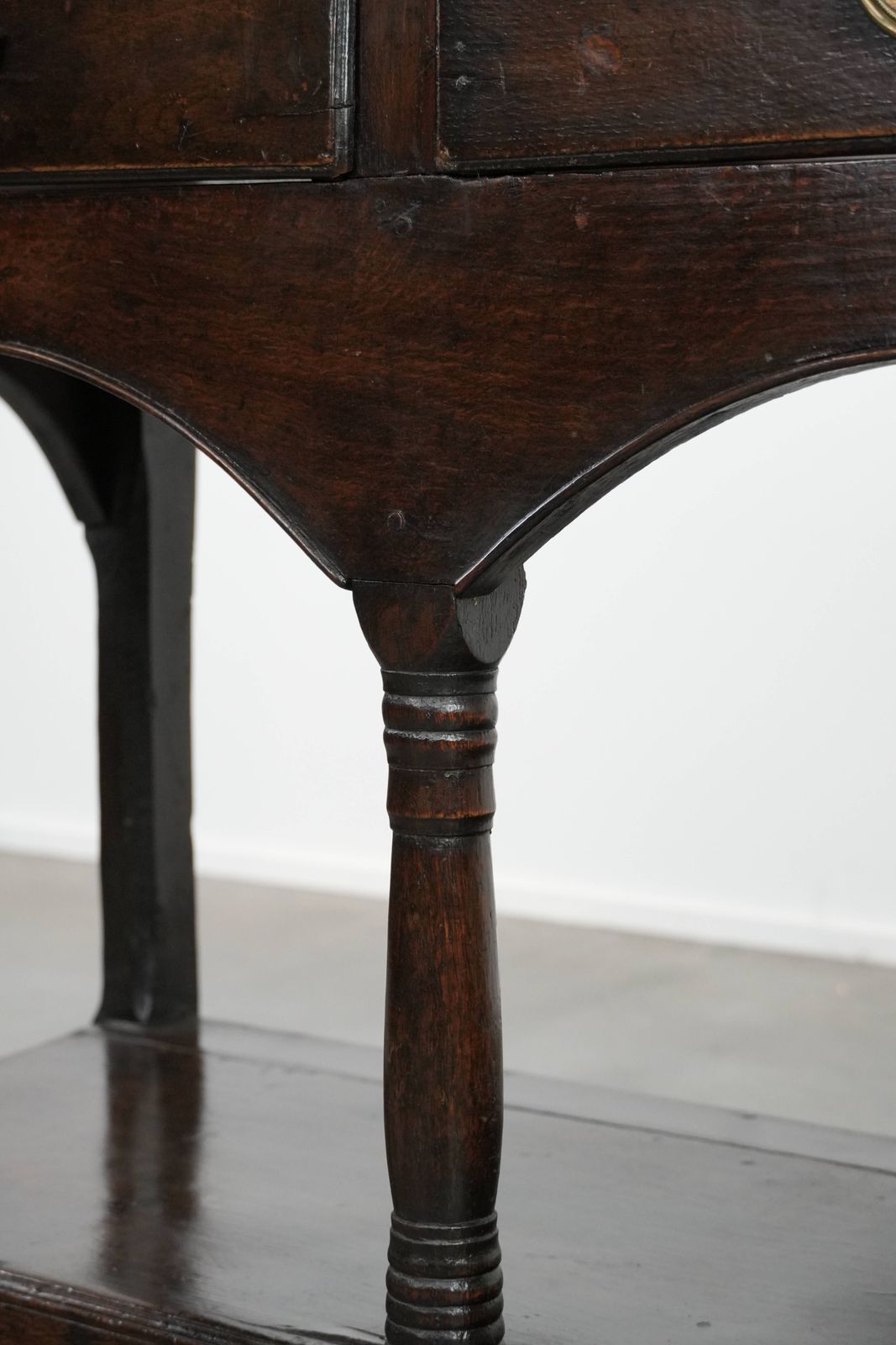 Meubels Antieke 18e Eeuwse Engelse Sidetafel/Dressoir Van Eiken Met Mooie Patina photo