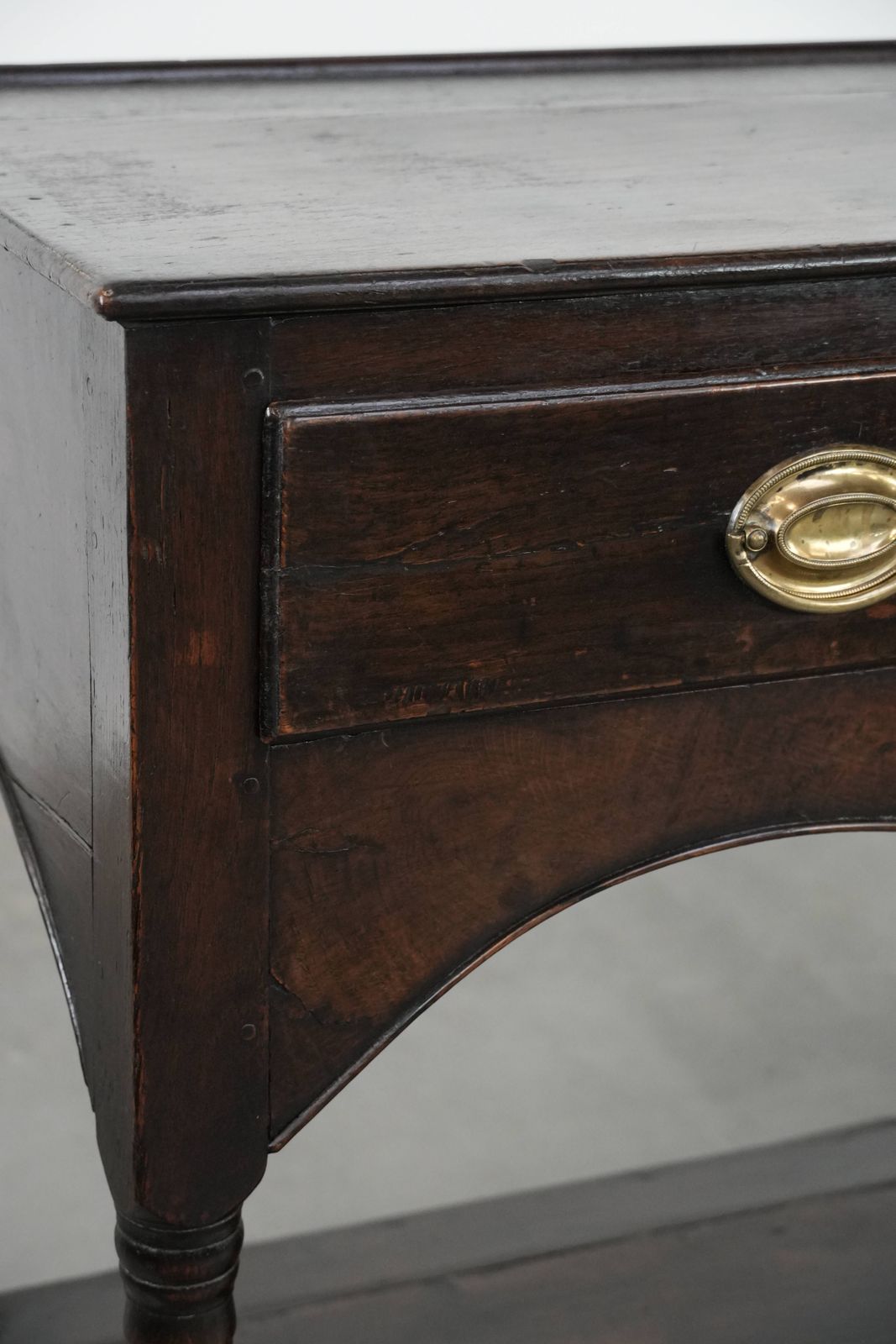 photo buy Antieke 18e Eeuwse Engelse Sidetafel/Dressoir Van Eiken Met Mooie Patina