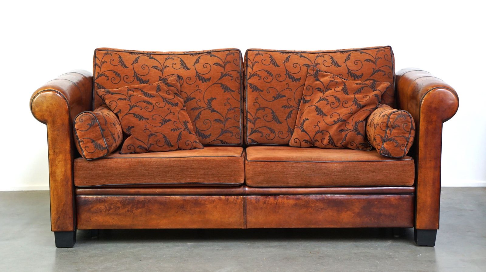 Luxurious And Comfortable 2.5 Seater Sheepskin Sofa With English Style Fabric Cushions photo for sale