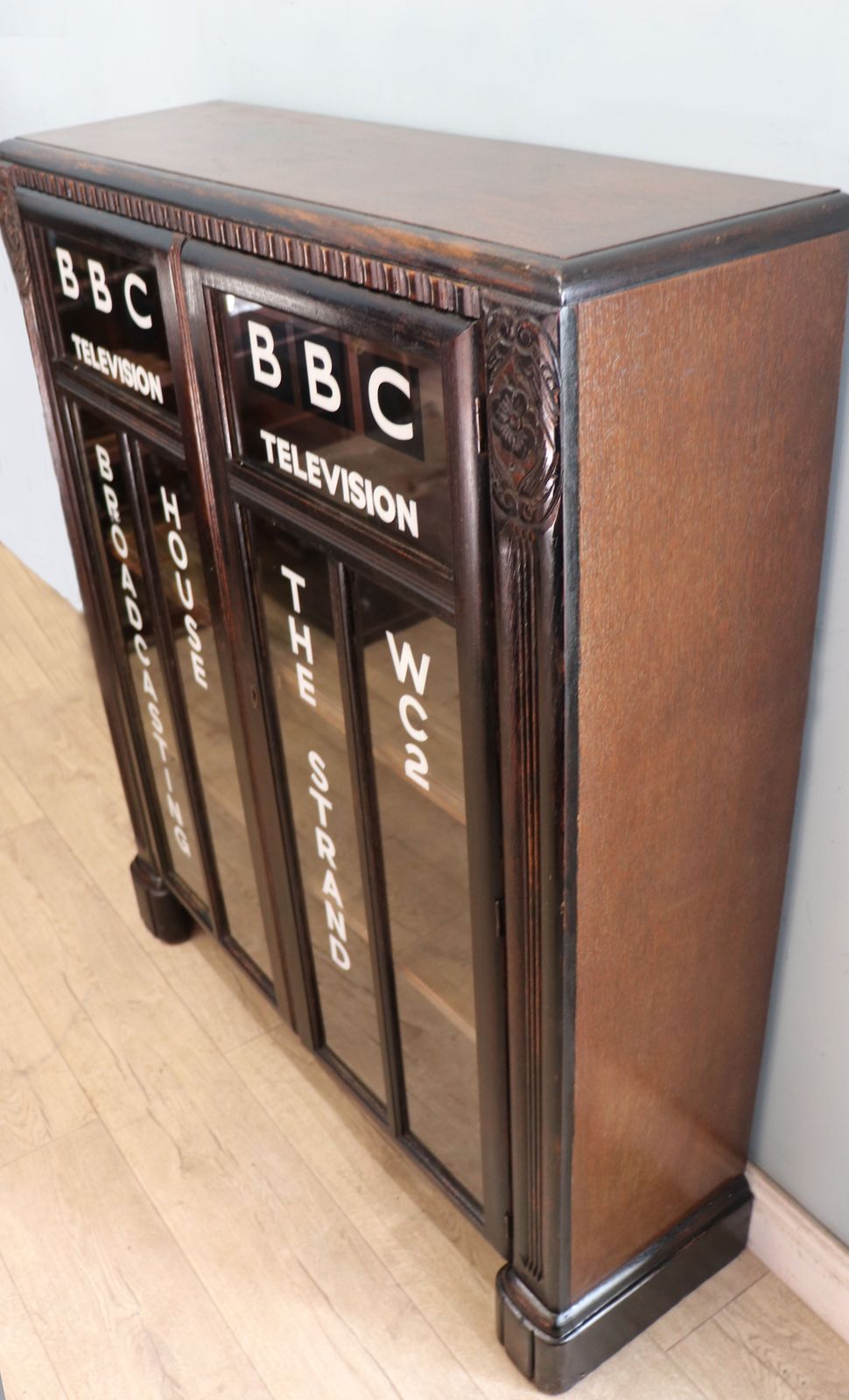A Wonderful Traditional Oak Veneered Cabinet, Hand Sign Written With Detail For The British Broadcasting Company. photo 395.0