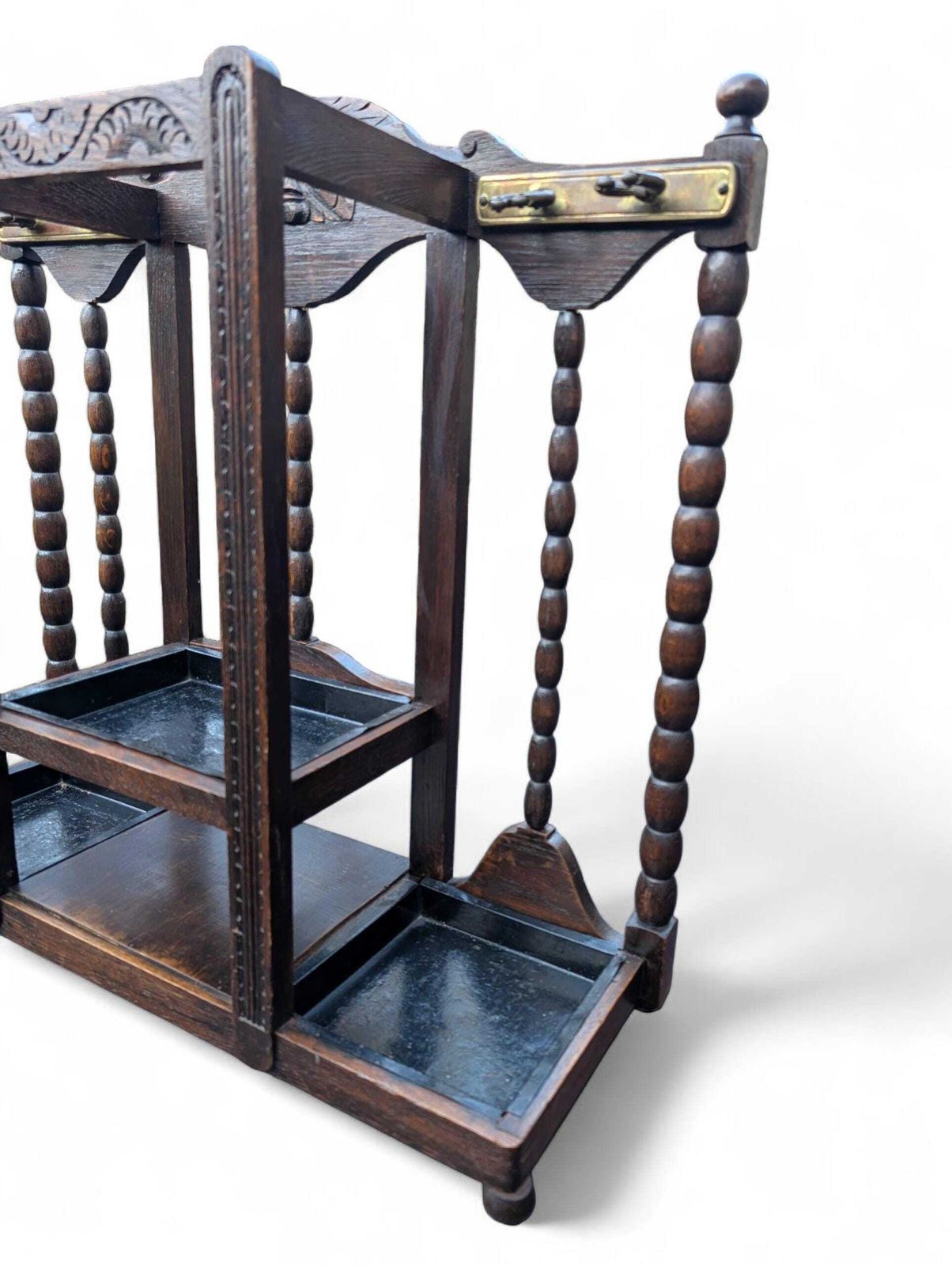 photo vinterior Arts & Crafts / Gothic Revival Green Man Umbrella Stand In Oak, Ca. 1900 (England)