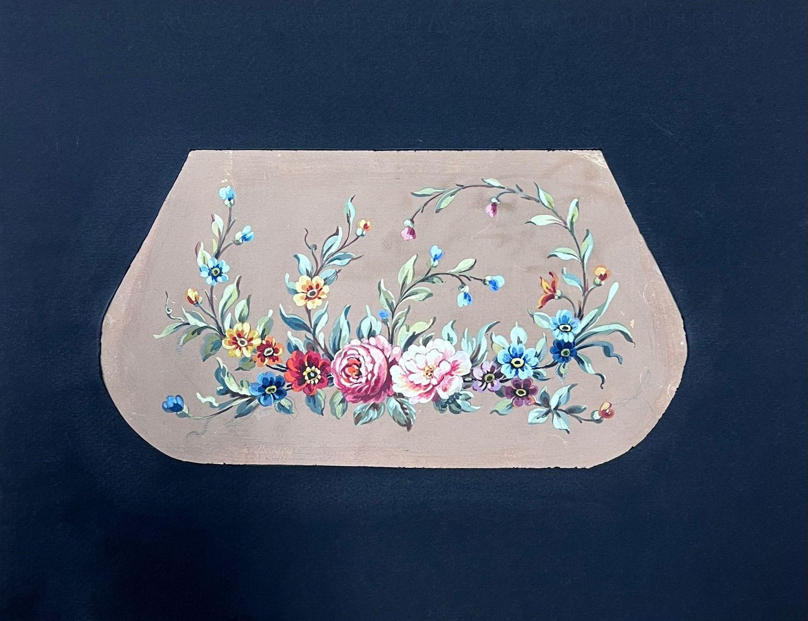 French Schoolelegant Floral Garland With Curved Vines And Colorful Blossoms