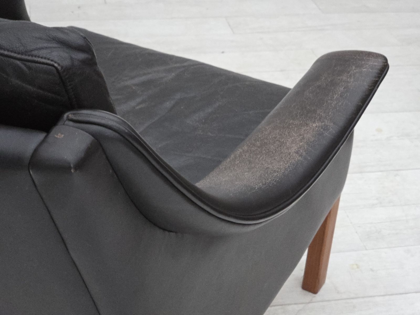 Ca. Jaren 1970, Deens Design Van Aage Christensen, Fauteuil, Model "Monark", Leer, Teakhout. photo 1170.0