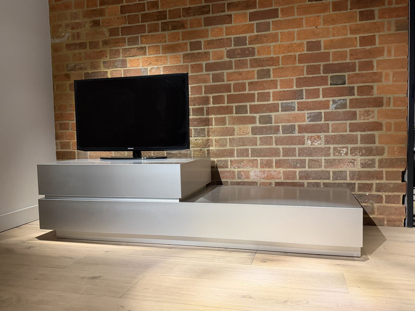 M.D.F. Italia Lowboard Aluminum Tv Console