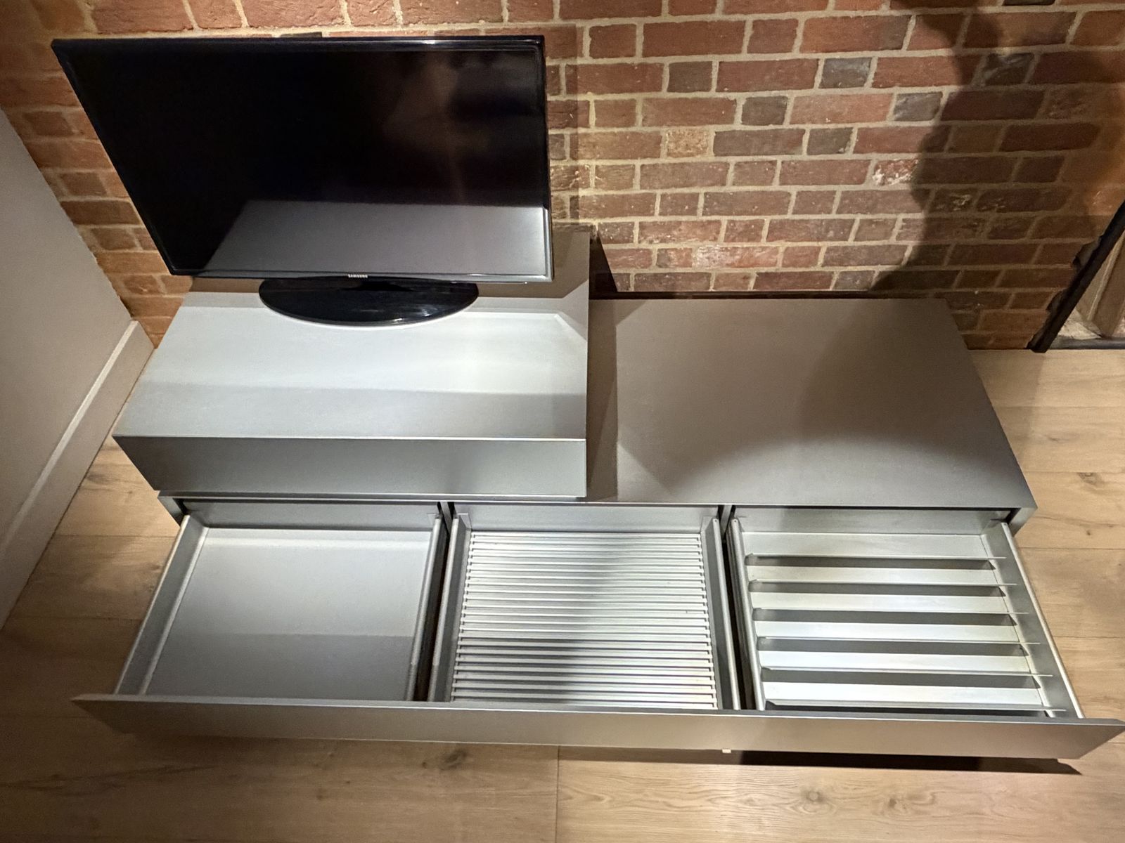 M.D.F. Italia Lowboard Aluminum Tv Console photo vinterior