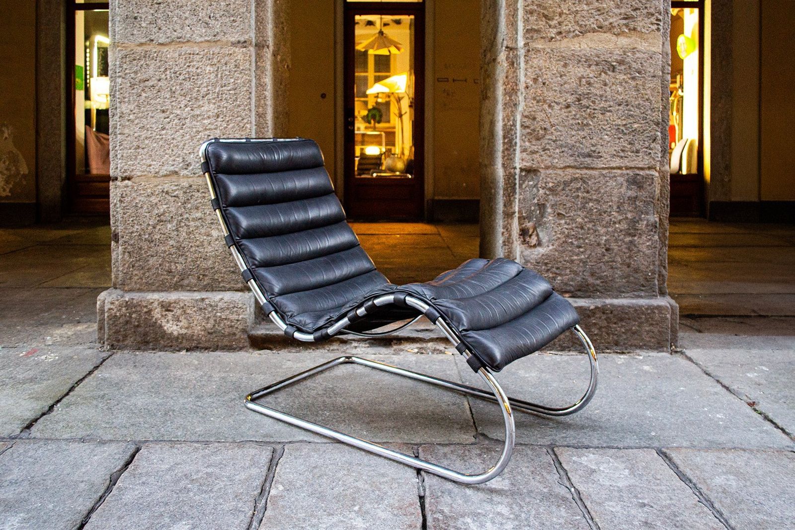 Mr Chaise Lounge Van Ludwig Mies Van Der Rohe Voor Knoll, Jaren 1980