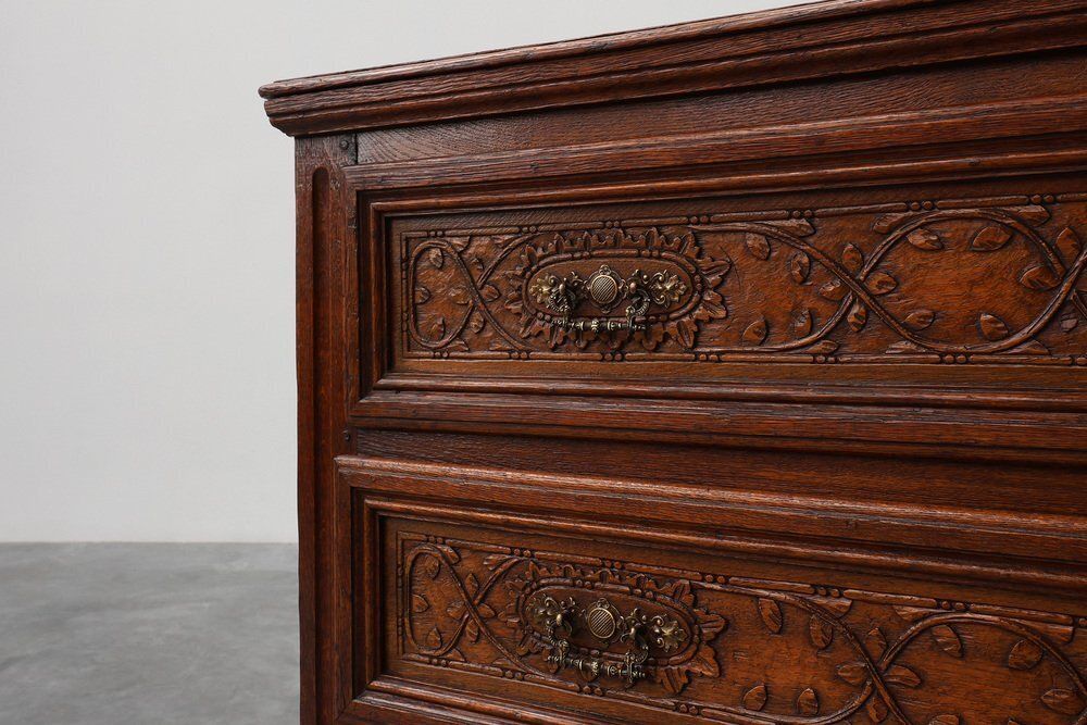 17th Century Italian Renaissance Oak Chest Of Drawers photo 5794.0
