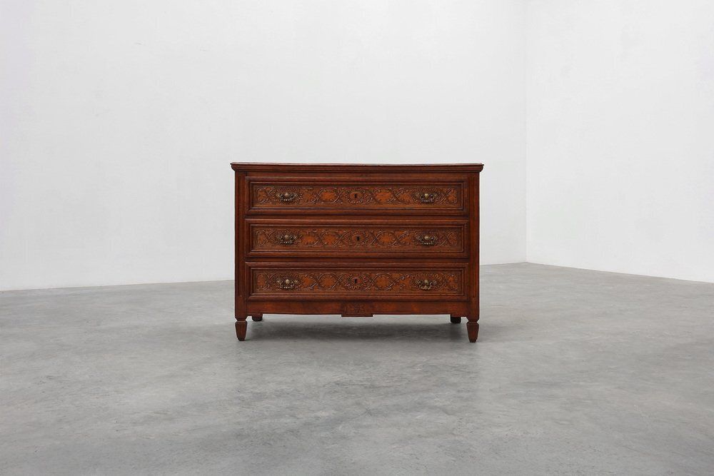17th Century Italian Renaissance Oak Chest Of Drawers photo vinterior