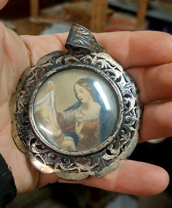 Painting Madonna With Child Ex Voto Perforated Silver Frame photo vinterior