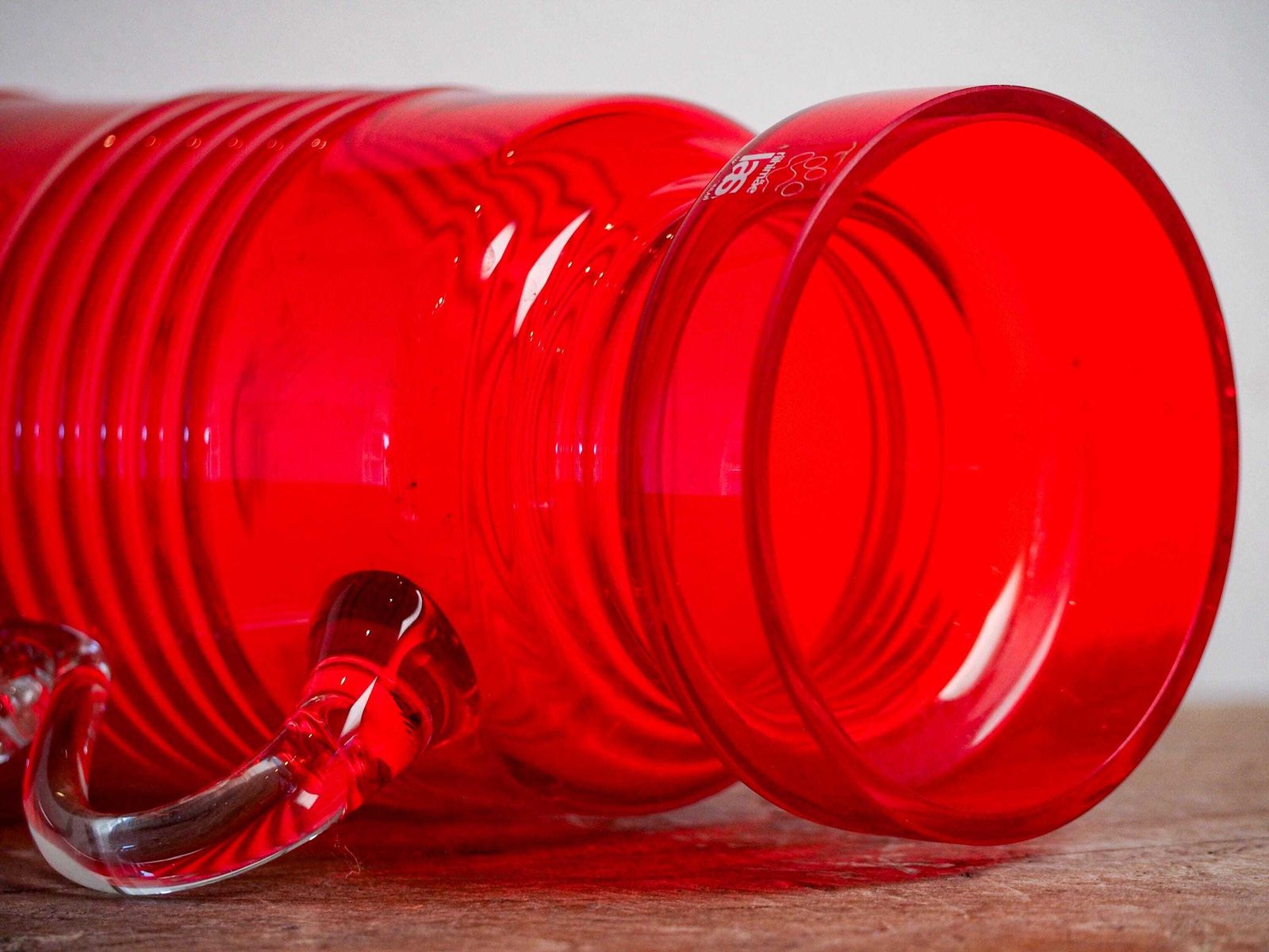Tamara Aladin Kleopatra Glass Vase For Riihimaen Lasi C1969 In Red With Sticker photo 67.0