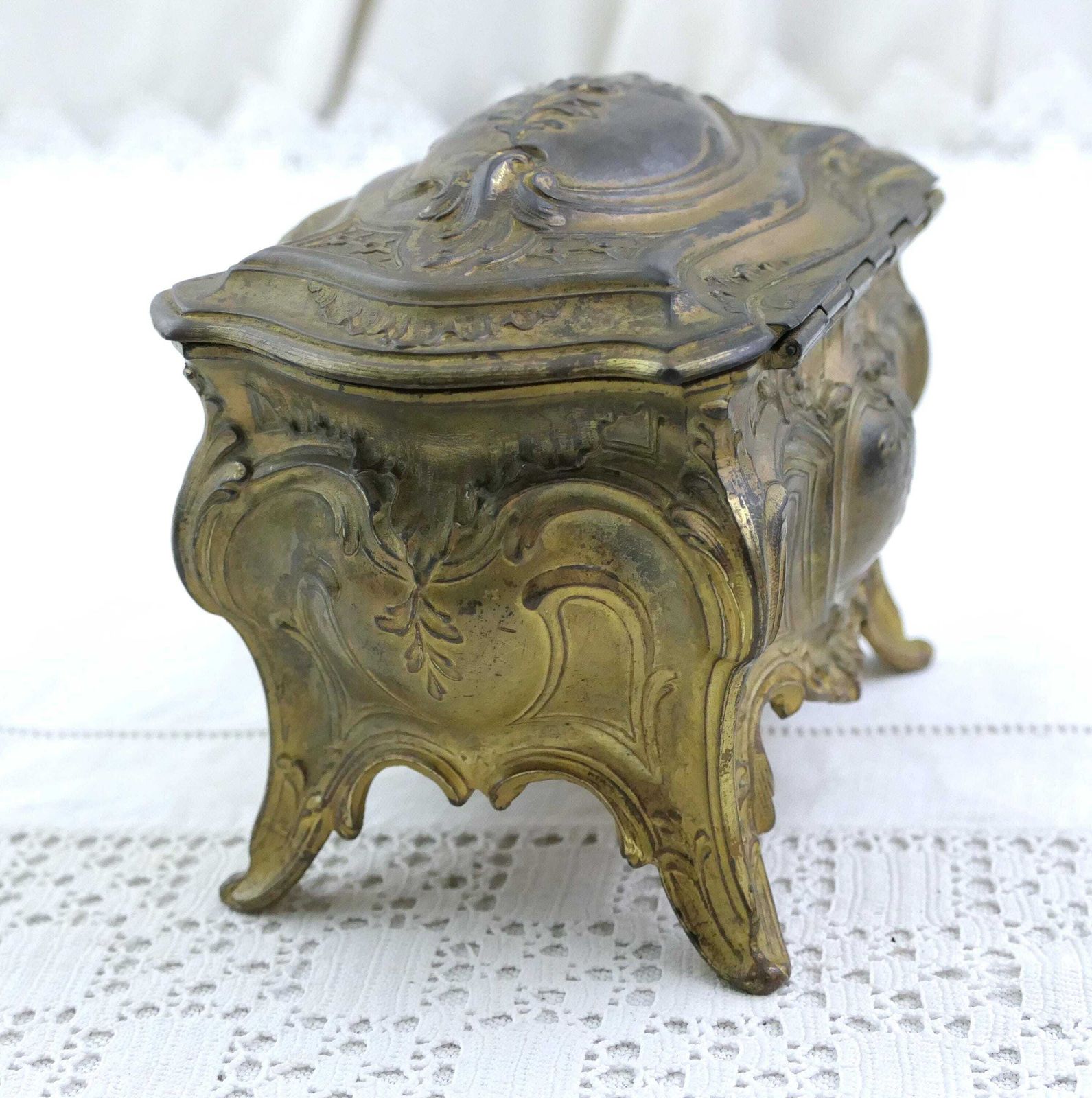 Antique French Worn Gold Plated Bronze Ornate 4 Legged Jewelry Box, Retro Rococo Style Casket France, Parisian Versailles Brocante Decor photo vinterior