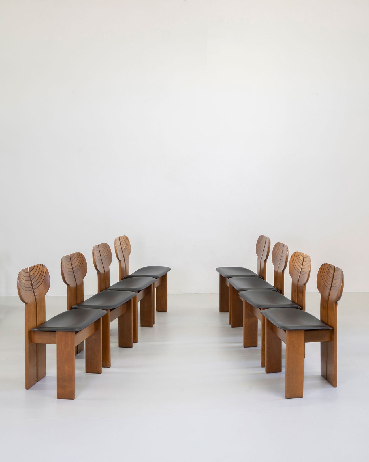 Tobia Scarpa Set Of Eight Africa Chairs In Walnut And Leather By Maxalto 70s photo for sale