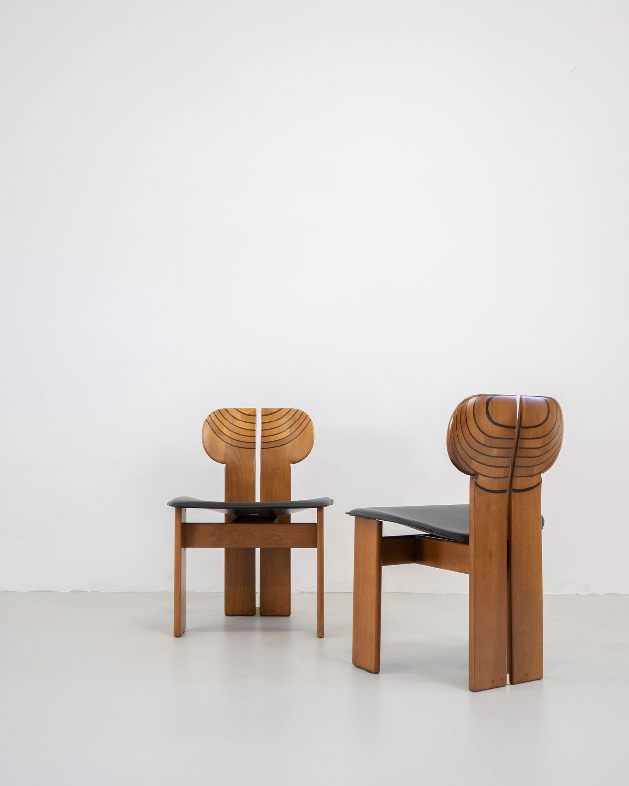 Tobia Scarpa Set Of Eight Africa Chairs In Walnut And Leather By Maxalto 70s photo buy