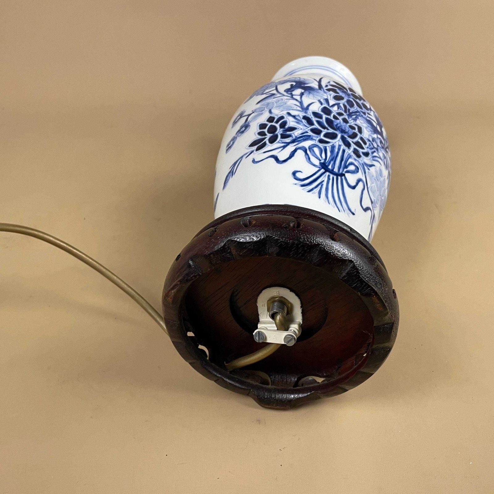 Oriental Ceramic Lamp Blue White Ginger Jar Hand Painted Floral Vintage Porcelain Table Lamp Classic Chinoiserie Ornate Pattern Wood Base photo vintage