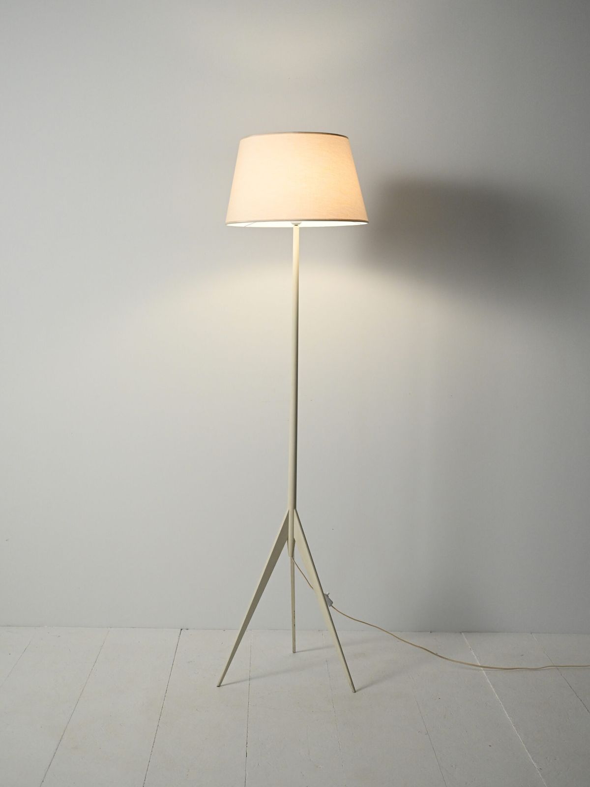 Scandinavian Tripod Floor Lamp In White Lacquered Wood