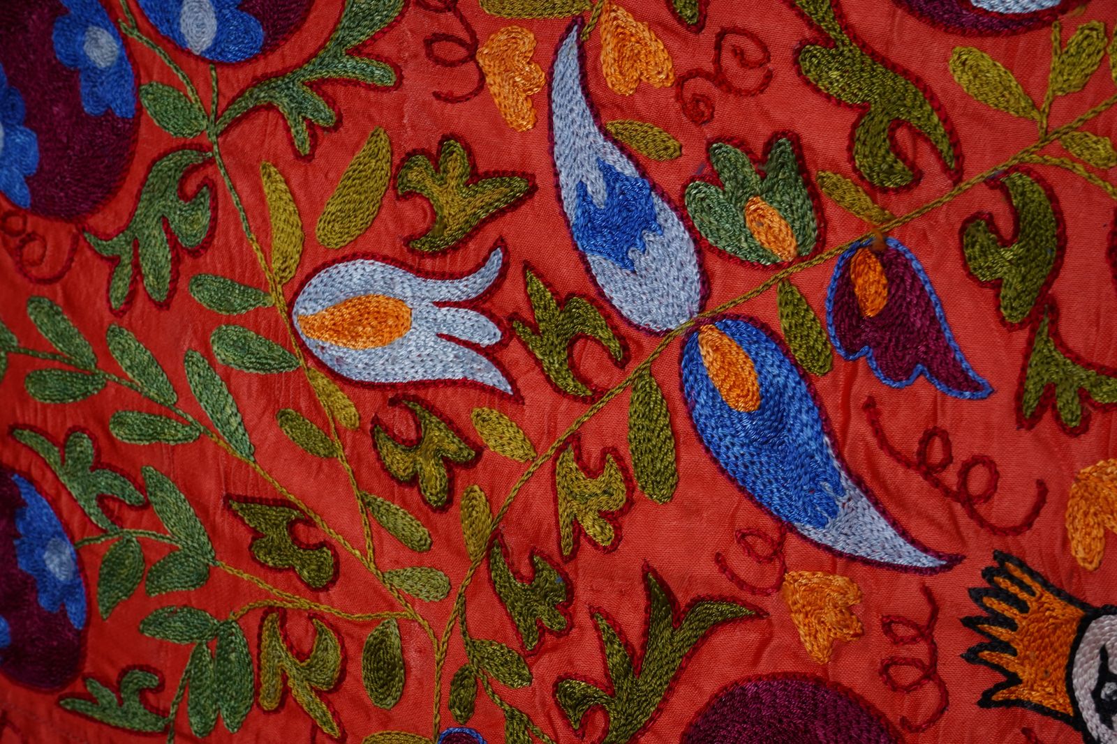Red Suzani Embroidered Wall Hanging With Peacocks – Silk Cotton Boho Textile 3'4'' X 6'1'' photo vinterior