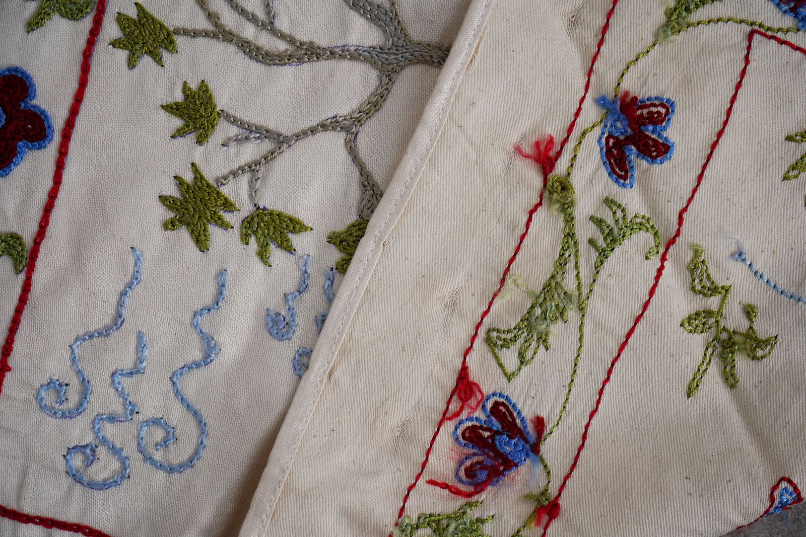 photo furniture Uzbek Suzani Animal Tablecloth   Silk Cotton Blend Horse Runner 1'6'' X 6'1''