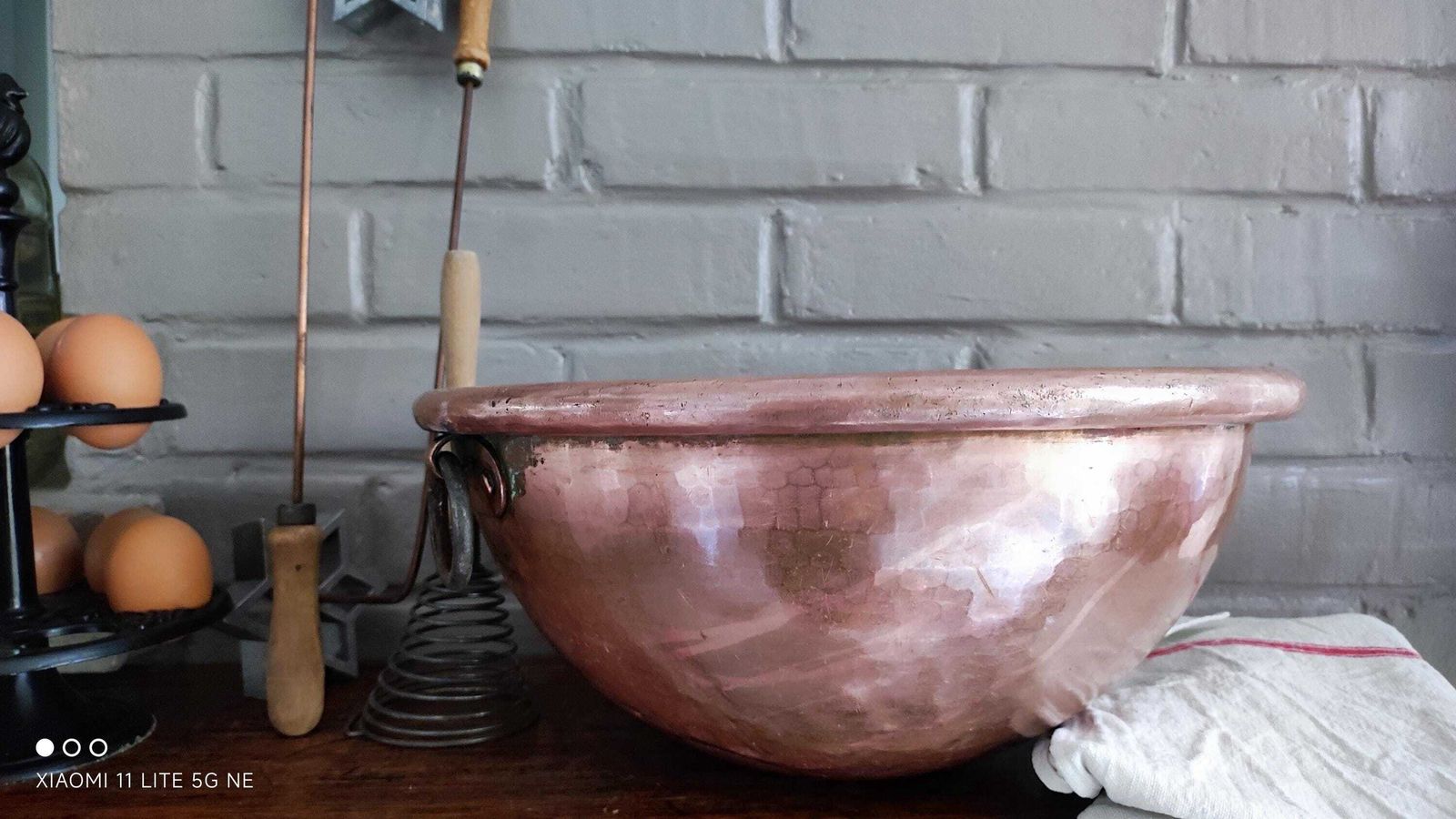 photo vinterior Antique Heavy Copper French Egg Omelette Mixing Whisking Bowl, Large Cul De Poule