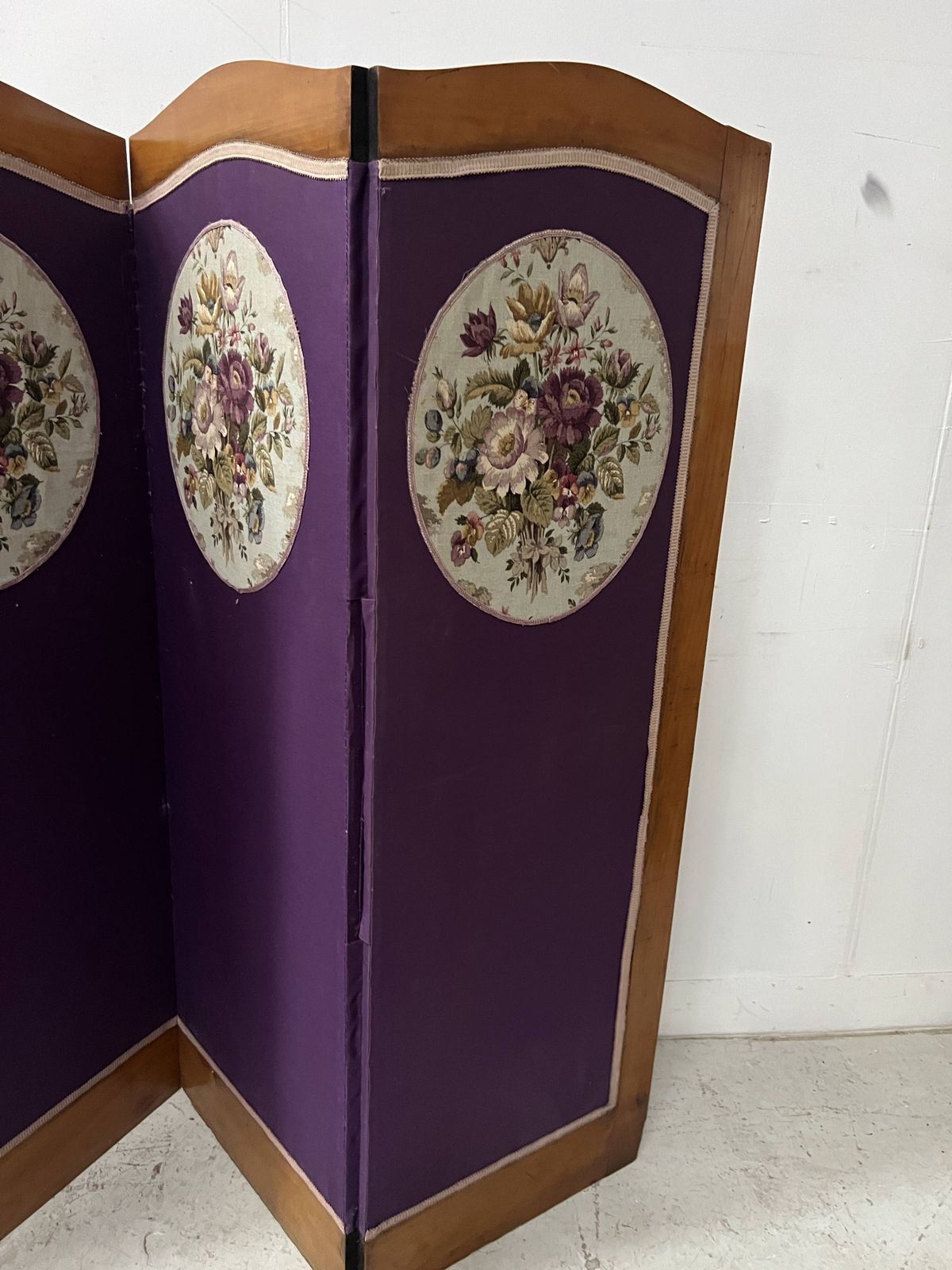 Home Decor Four Panel Screen Decorated With An Oval Tapestry From The 20th Century. photo