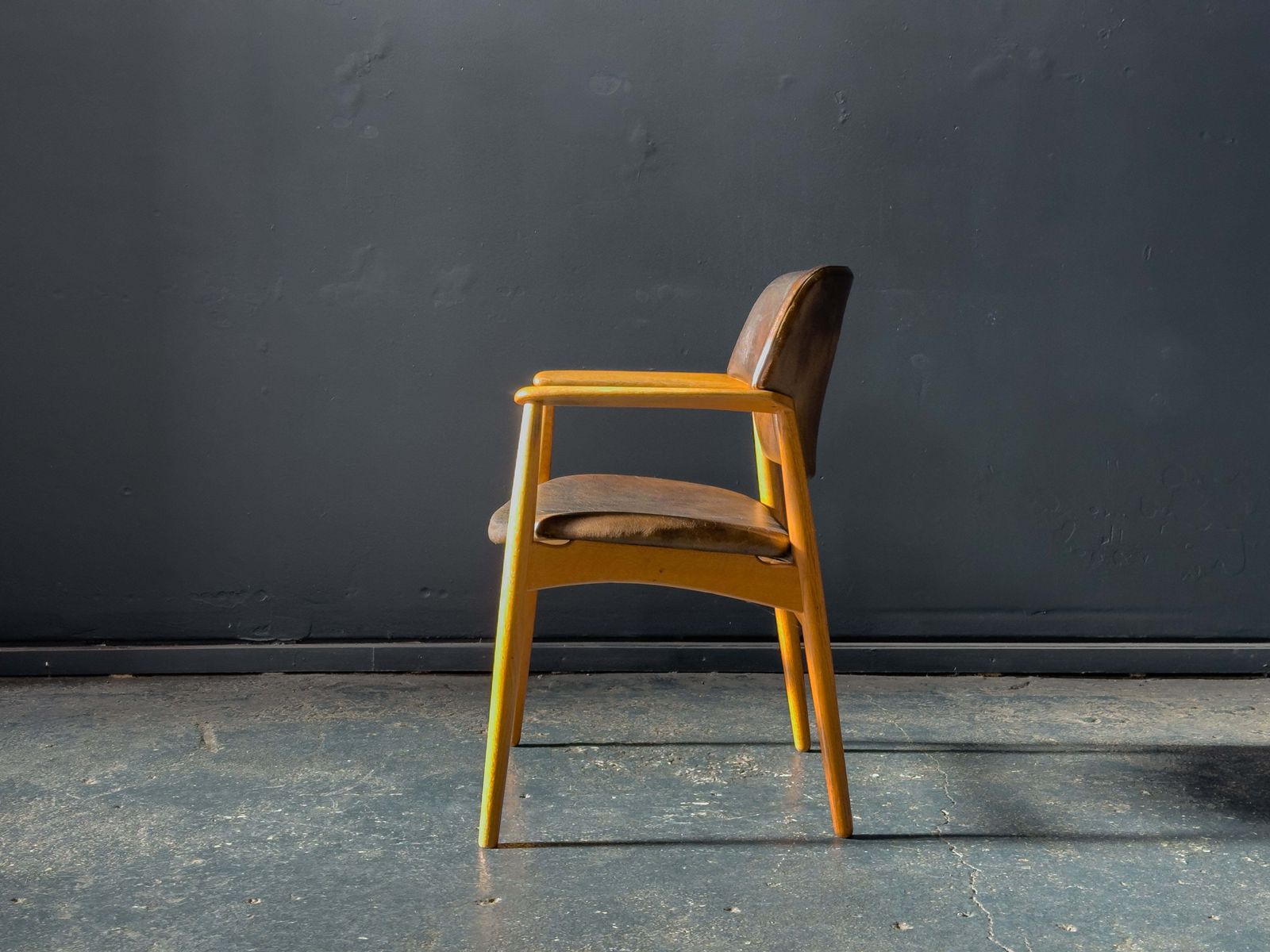 Ejnar Larsen & Aksel Bender Madsen Model 4205 Chair photo vinterior