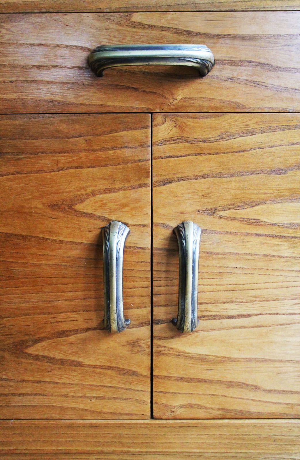 photo furniture Pair Of 1930s Art Deco Bedside Tables