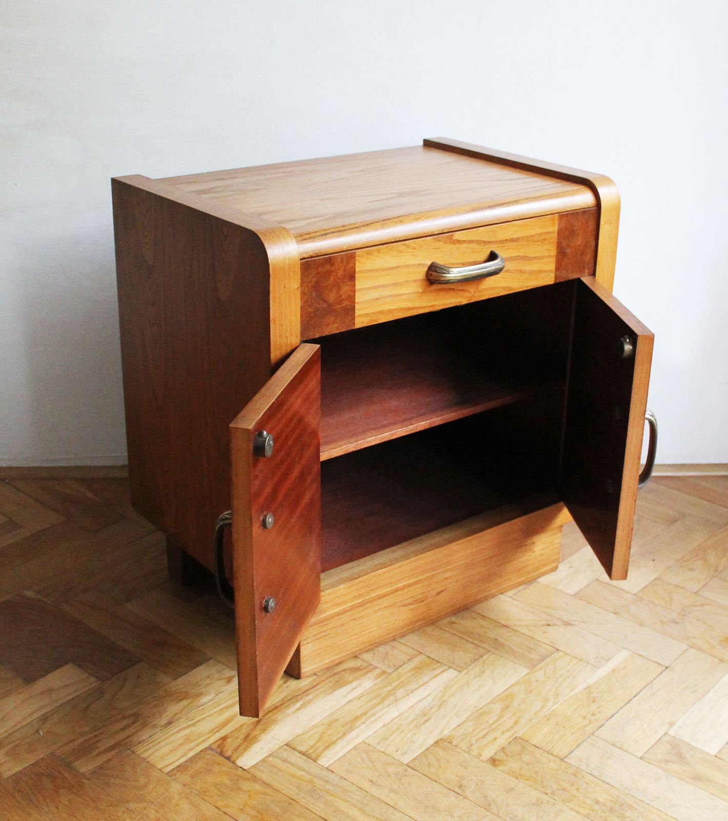820.0 Pair Of 1930s Art Deco Bedside Tables photo
