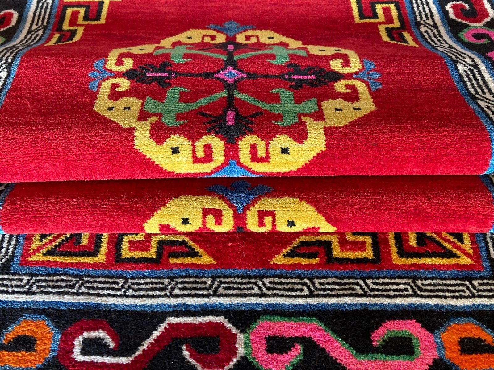 Textiles Antique Tibetan Rug 1.70m X 0.97m photo