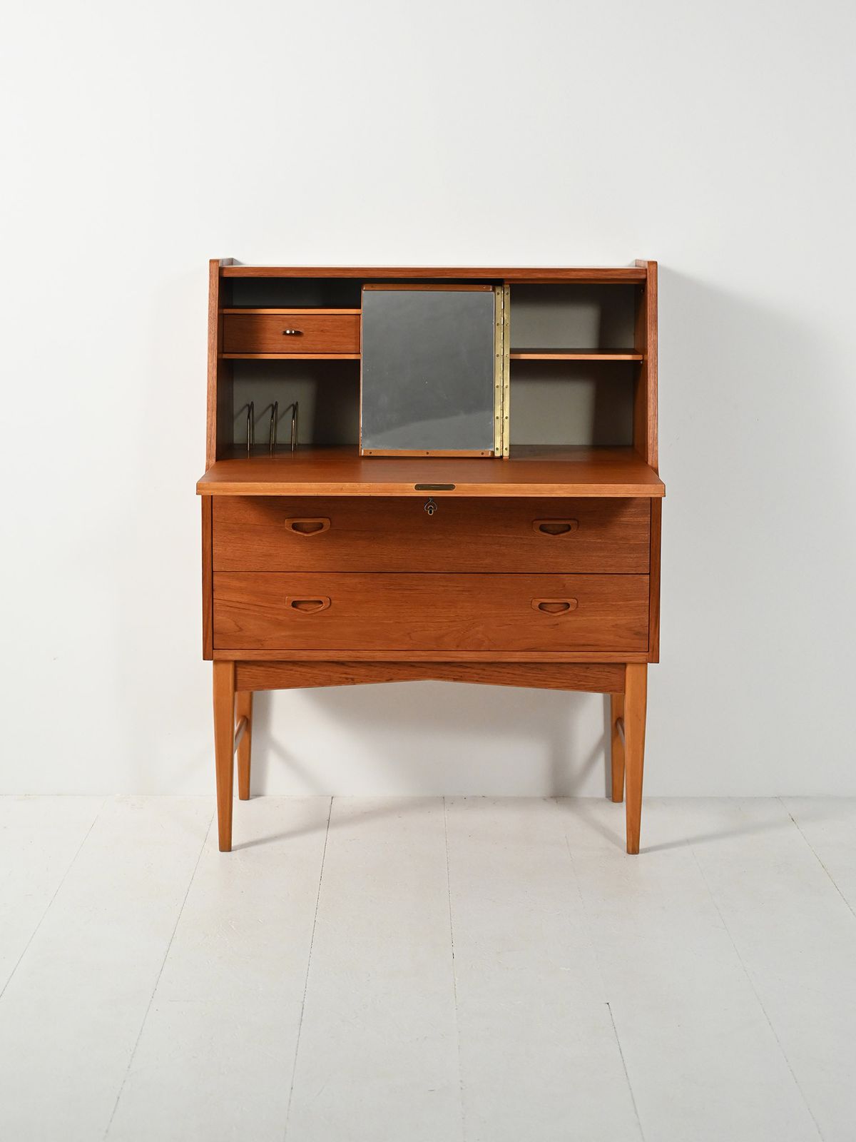 Scandinavische Secretaire Met Verborgen Spiegel, Ca. Jaren 1960 photo for sale