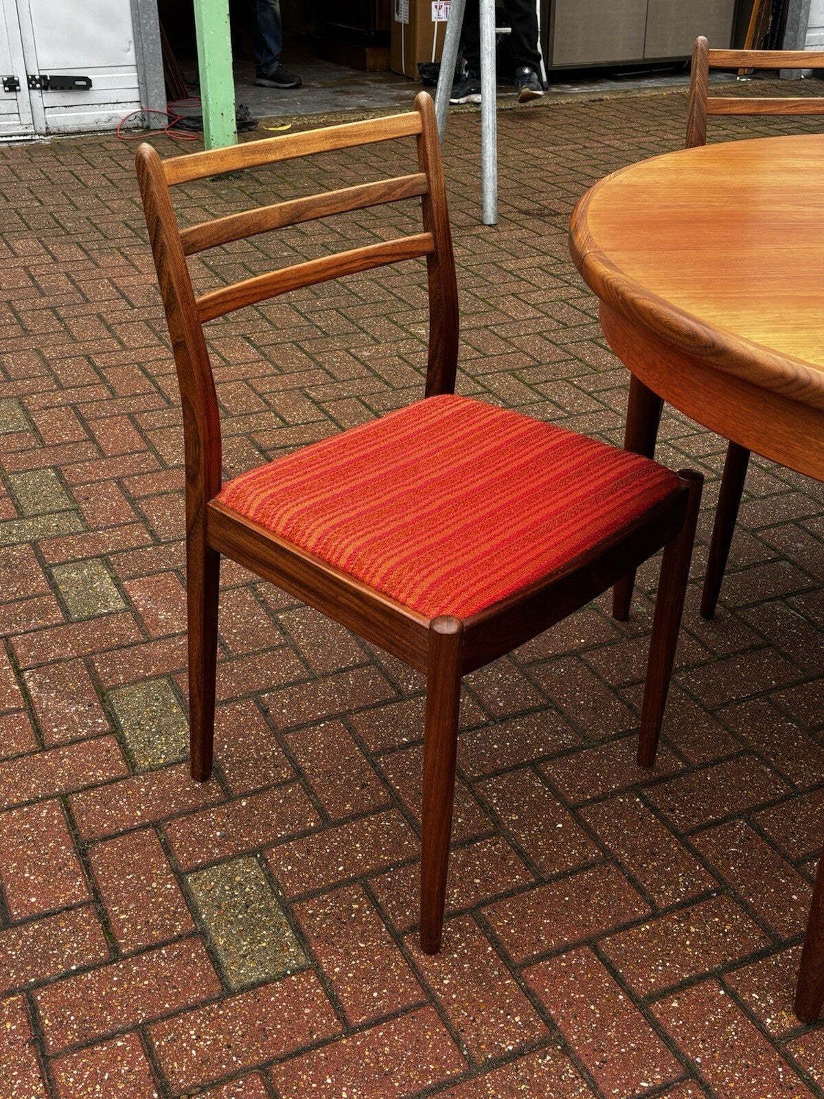 Mid Century G Plan Circular Extending Dining Table & 4 G Plan Dining Chairs photo buy
