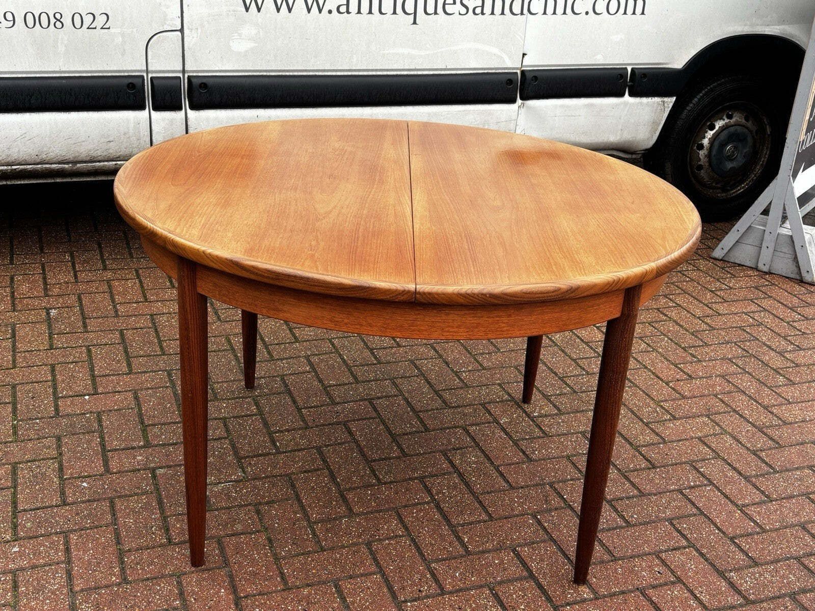 photo vinterior Mid Century G Plan Circular Extending Dining Table & 4 G Plan Dining Chairs