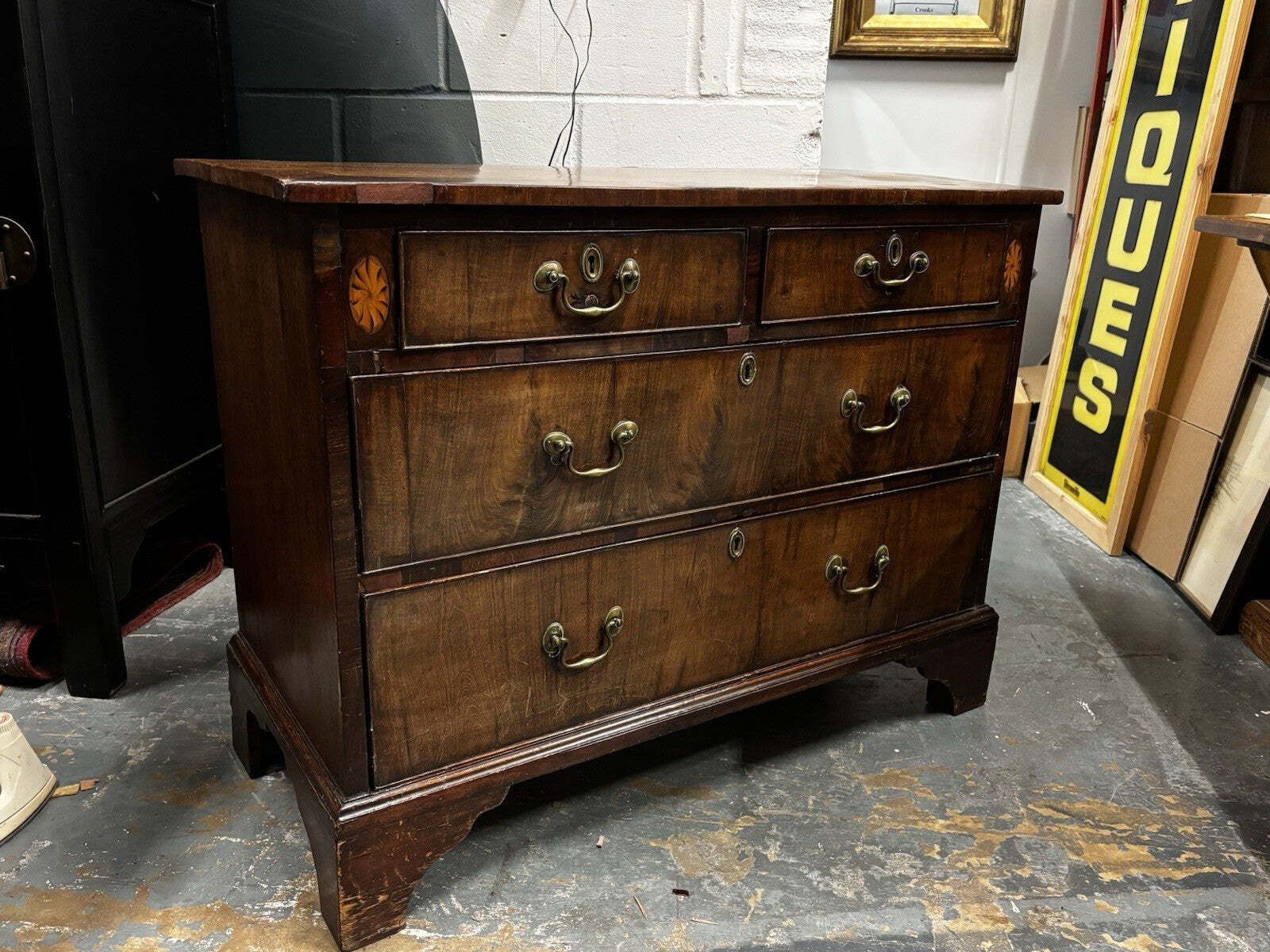 Georgian Walnut & Mahogany Chest Of Drawers. photo vinterior