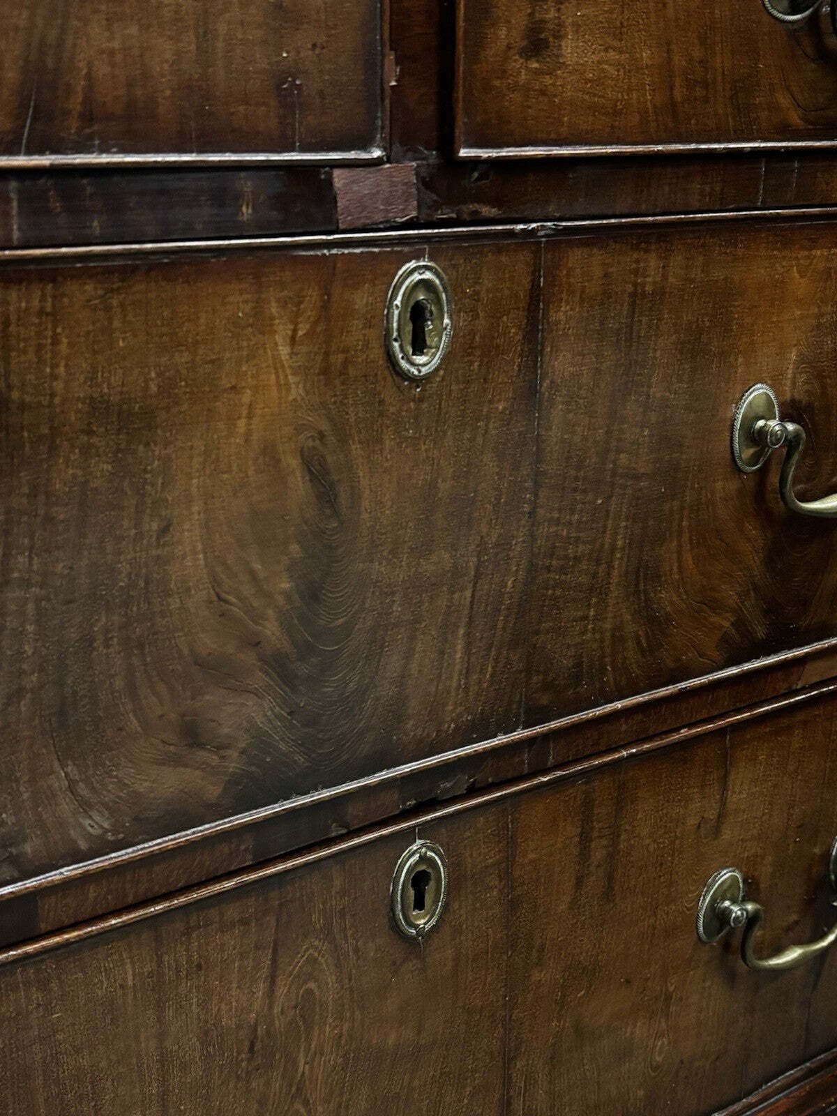 photo furniture Georgian Walnut & Mahogany Chest Of Drawers.