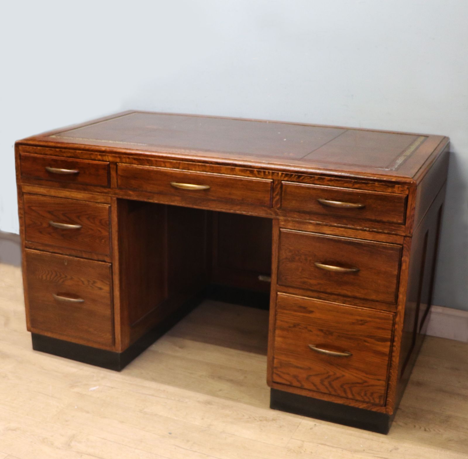 A Superb, Bold, Early Mid Century Oak Office Desk. photo Furniture