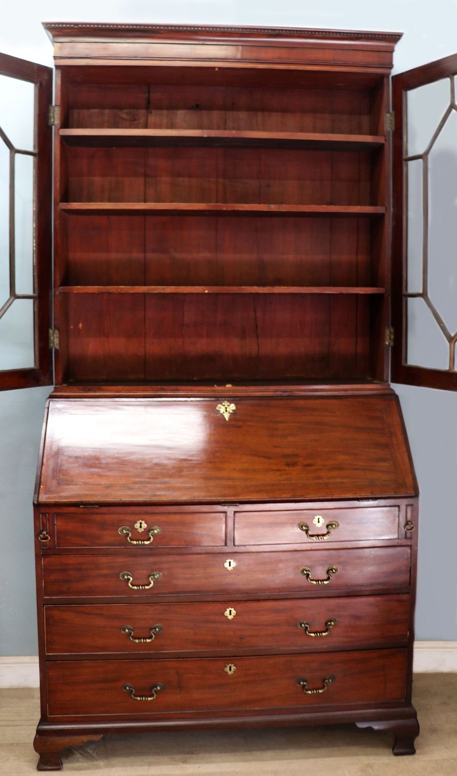 This Lovely Quality Late18th Or Early 19th Century Mahogany Bureau Bookcase. photo 995.0