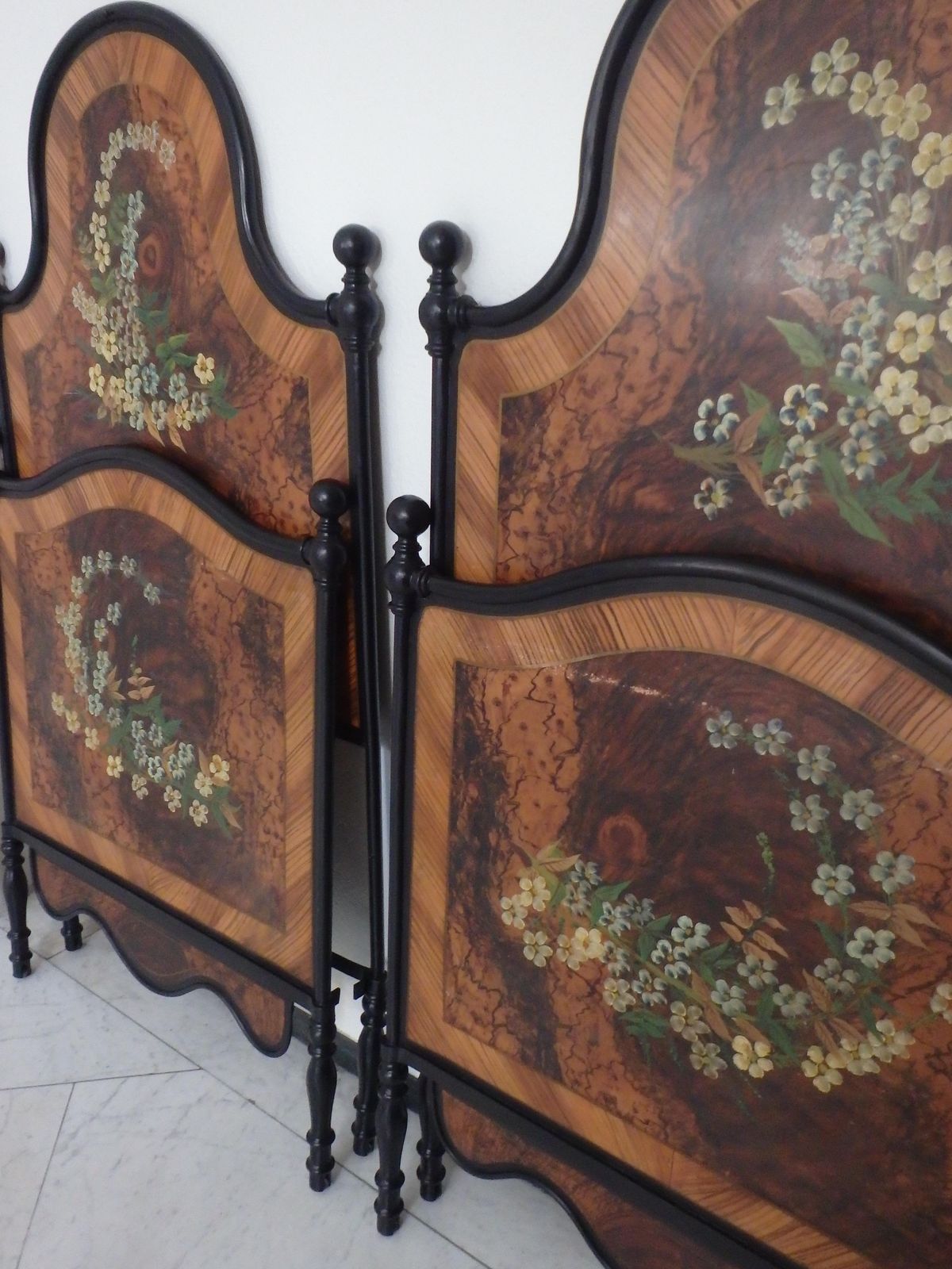 photo vinterior 2 Art Nouveau Metal Hand Painted Extravagant Single Beds With Flowers Chalet Sty