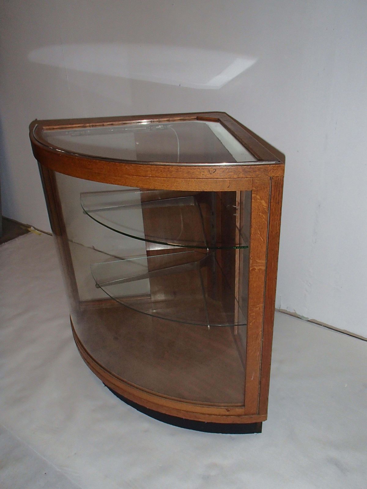 Bauhaus Corner Vitrine Oak With 2 Glass Shelves And Light photo 2176.0