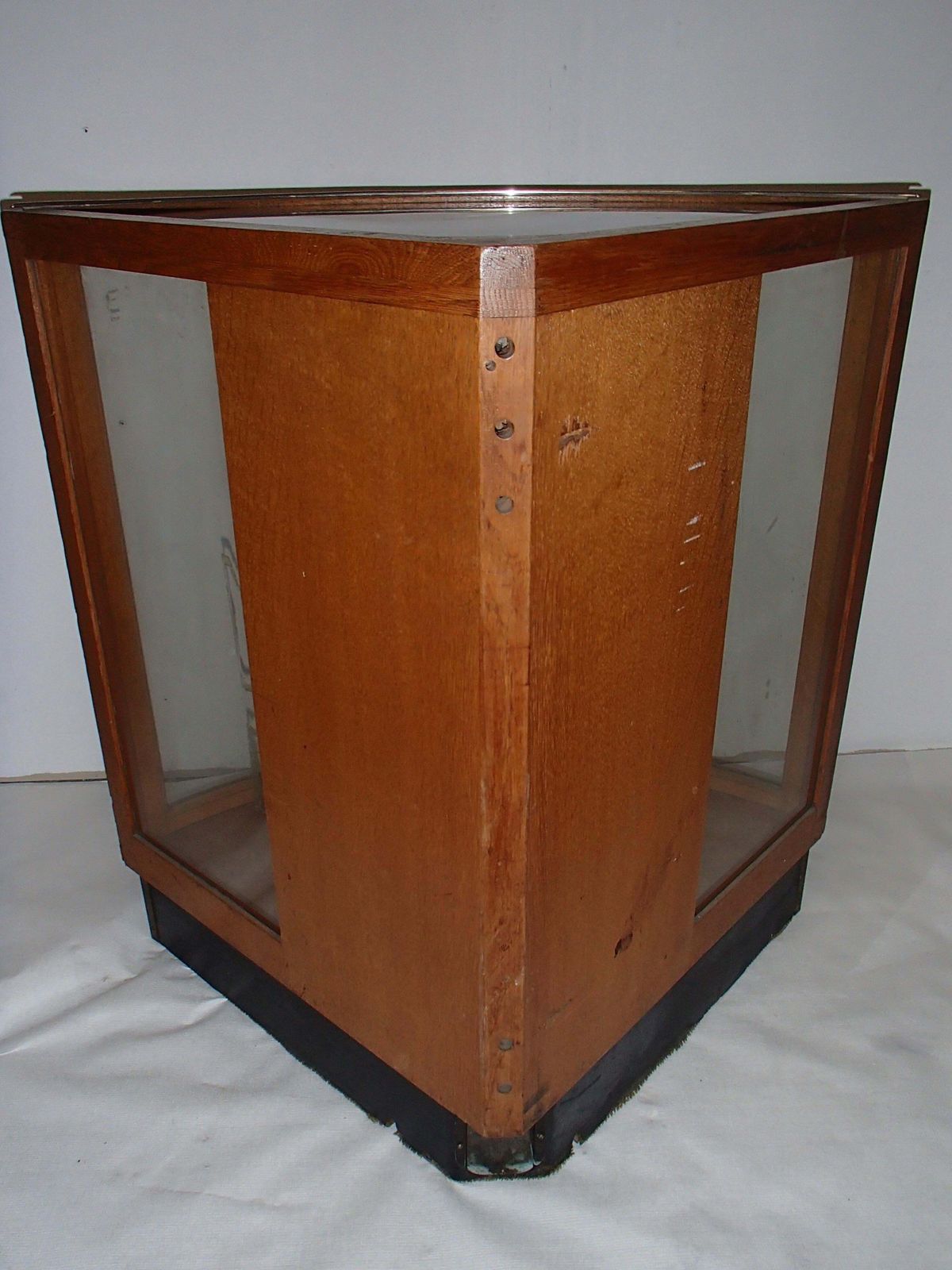 2176.0 Bauhaus Corner Vitrine Oak With 2 Glass Shelves And Light photo