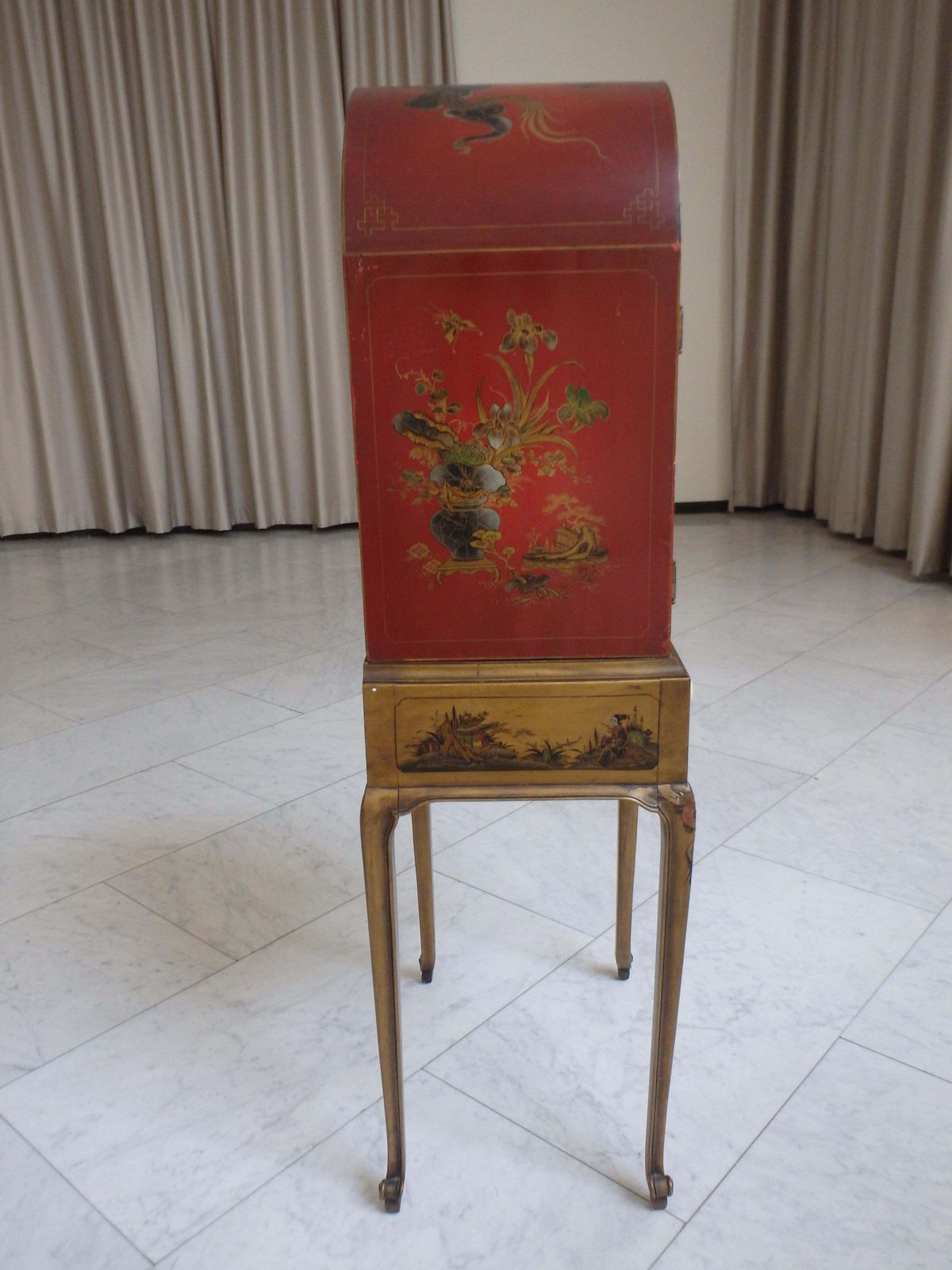 1920 Elegant Japonisem Red And Gold Dry Bar With Sculpted Figures And Pagodes photo for sale