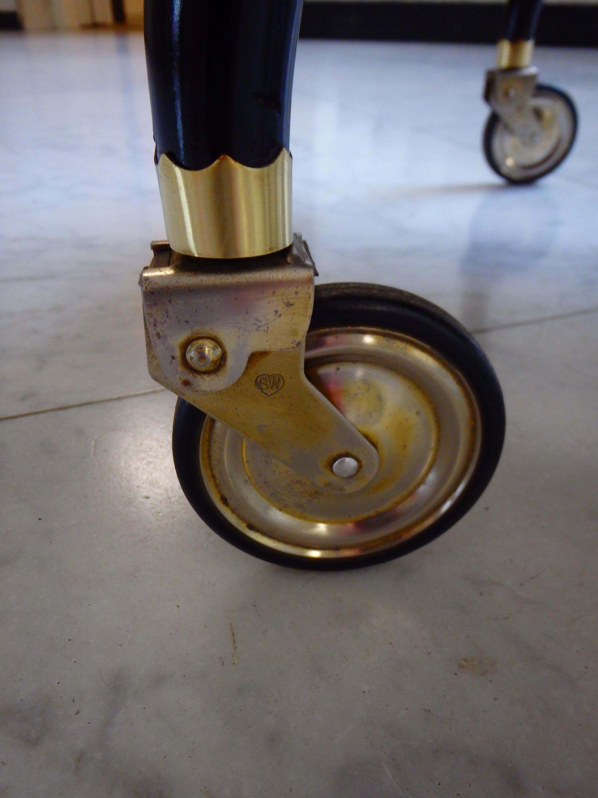 photo vinterior Italian Ico Parisi Bar Cart With Glass Top And Chase Scene