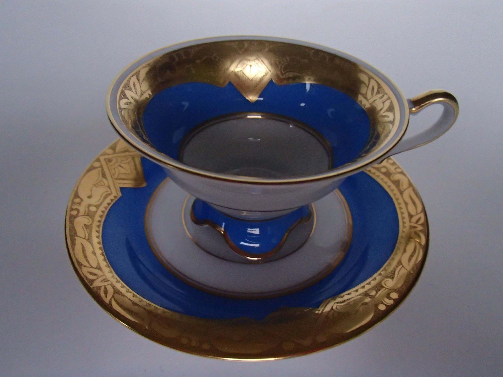 Elegant Porcelain Coffee Cup By Hutschenreuther Selb Bavaria Gold Plated photo Home Decor