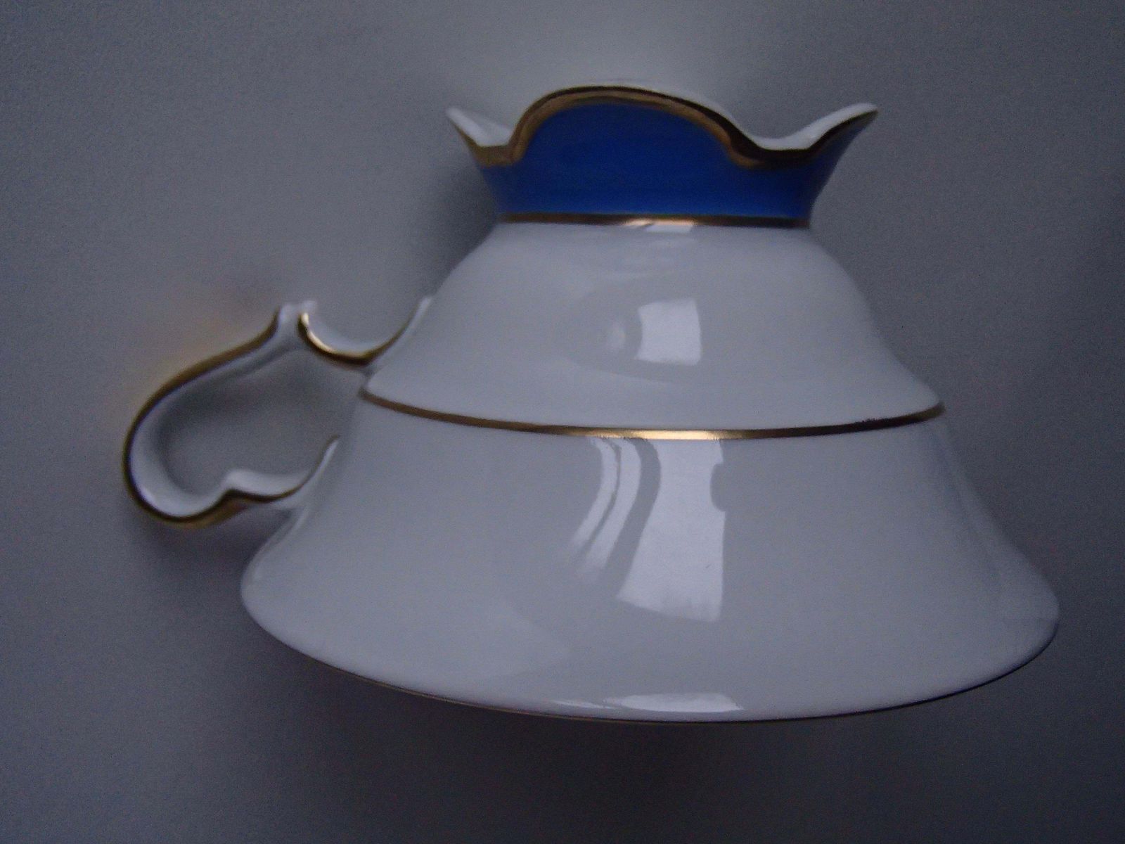 Elegant Porcelain Coffee Cup By Hutschenreuther Selb Bavaria Gold Plated photo vinterior