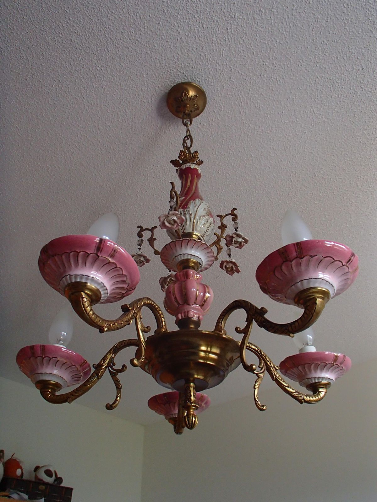photo furniture 1960th Italian Porcelain Chandelier With Roses