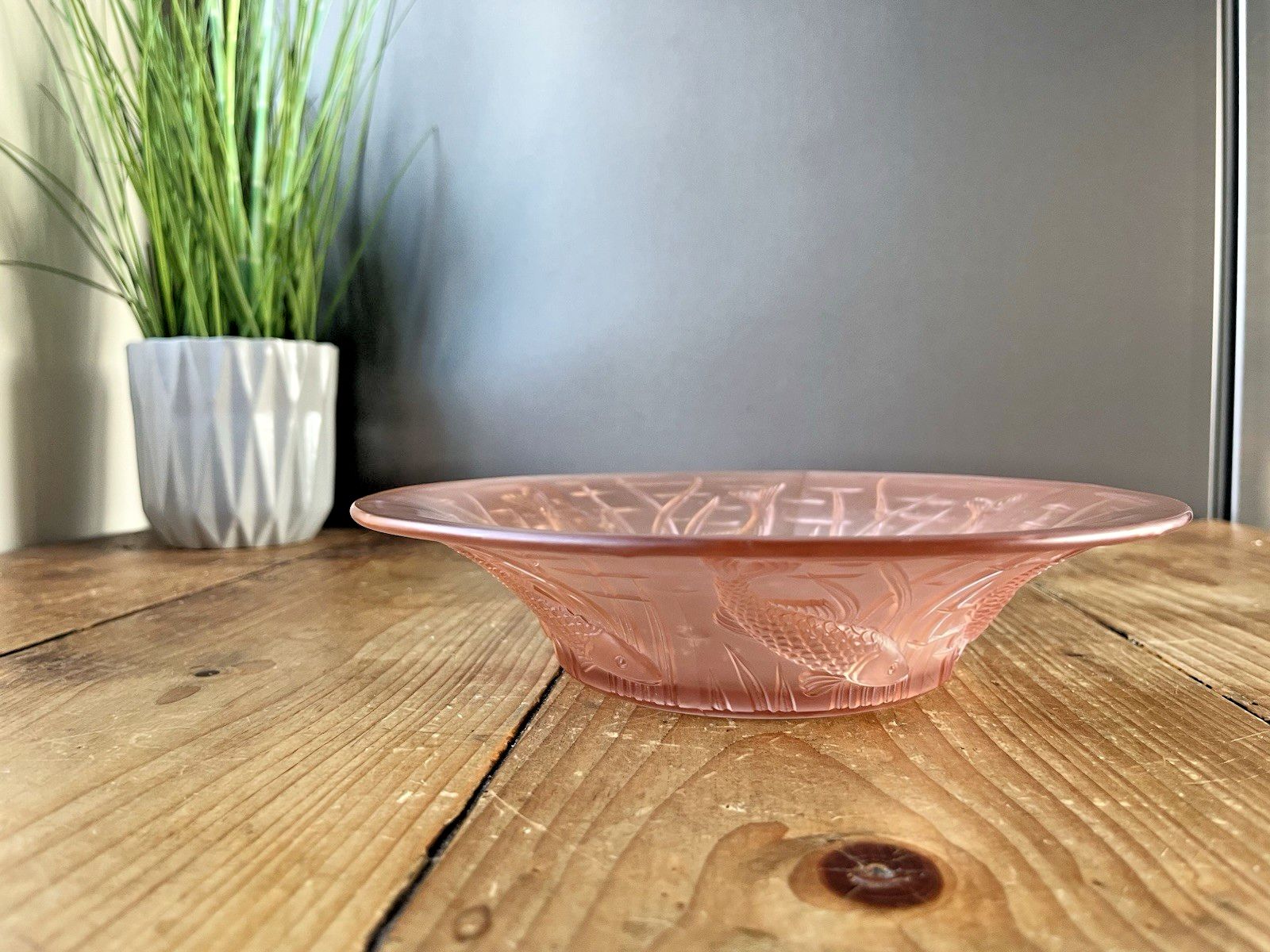 Art Deco Frosted Pink Fish Seaweed Fruit Bowl Walther & Sohne Barolac Jobling photo for sale