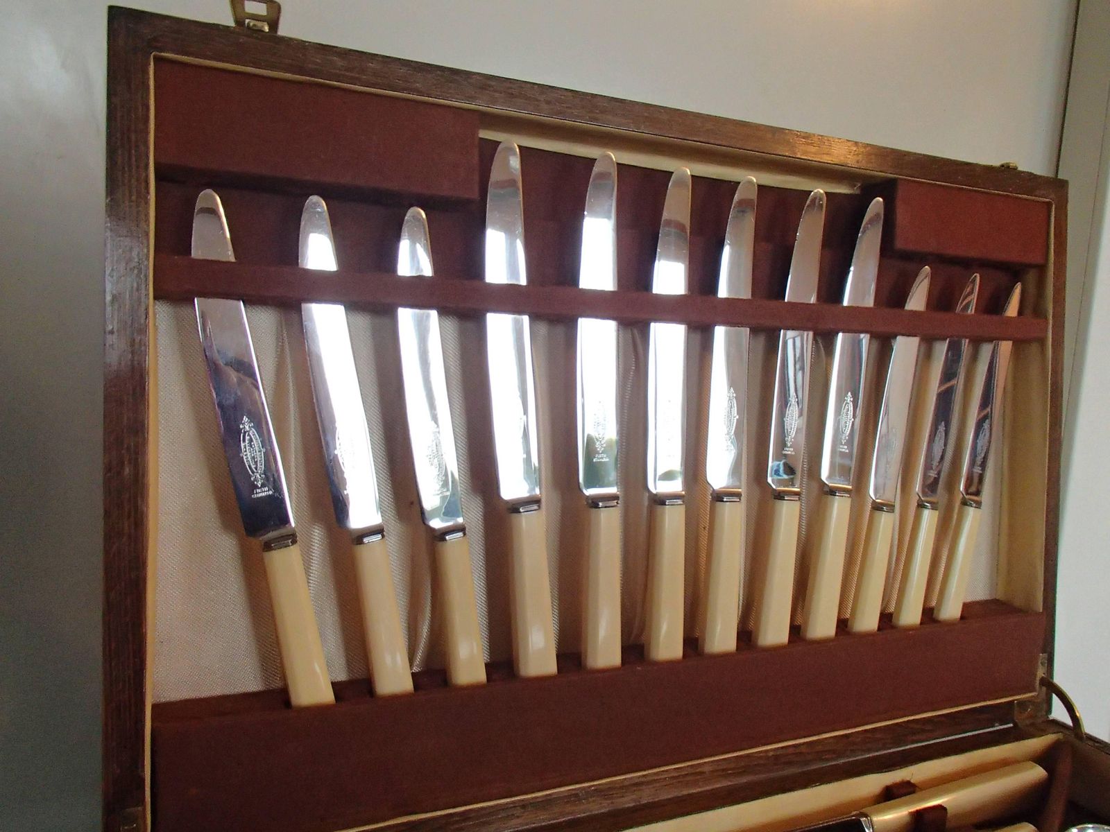 1920 Set Of 53 Pieces Cutlery In A Walnut Box By Mcpherson Brothers Glasgow photo vinterior