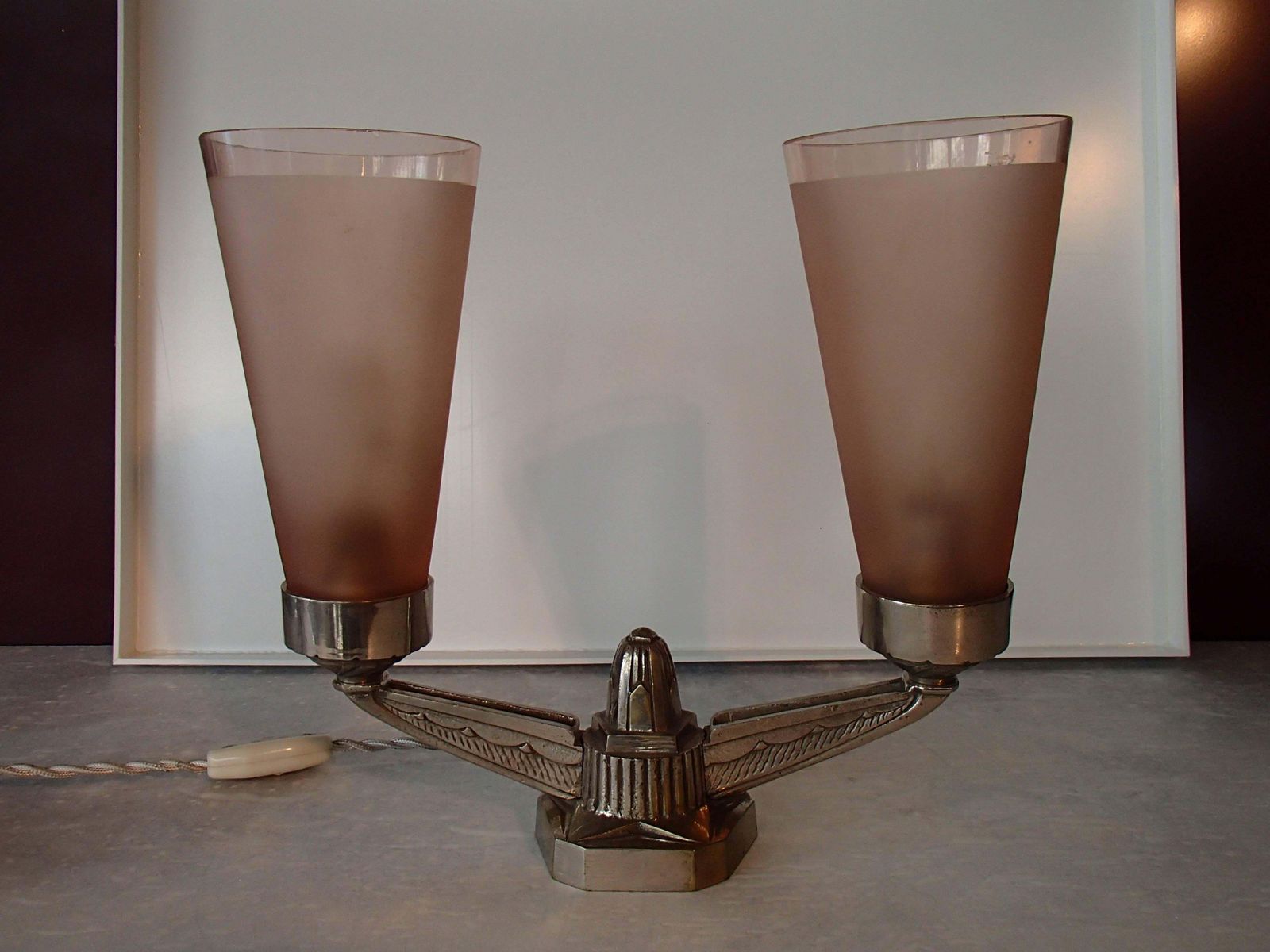 Elegant 1920s Table Lampe Pale Rose Frosted Glass Bronze Nickeled photo for sale
