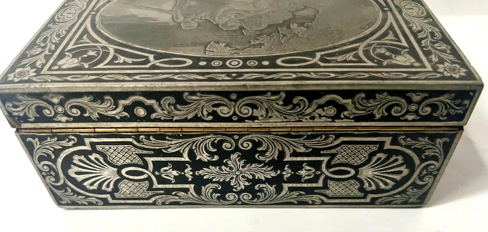 20th Century Marquetry Jewelry Box With Engraved Metal Depicting A Lively Scene photo 200.175